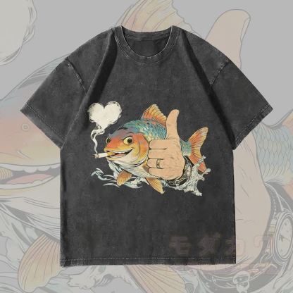 MODAKAWA スモーキングフィッシュ グラフィック ユニセックス ヴィンテージウォッシュTシャツ - 黒 - 4XL - image 3
