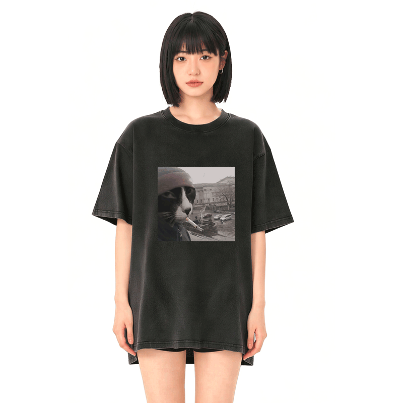 ストリートスモーキングキャットグラフィックModakawaユニセックス ヴィンテージウォッシュドTシャツ - image 3