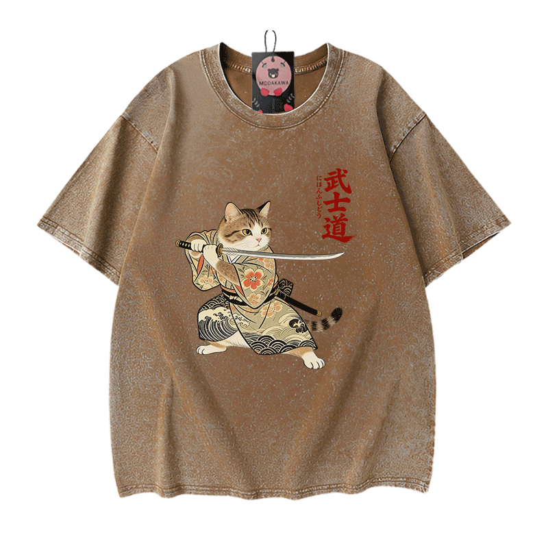 サムライキャットグラフィックModakawaヴィンテージ綿加工 綿100% Tシャツ - Brown - 5XL - image 7