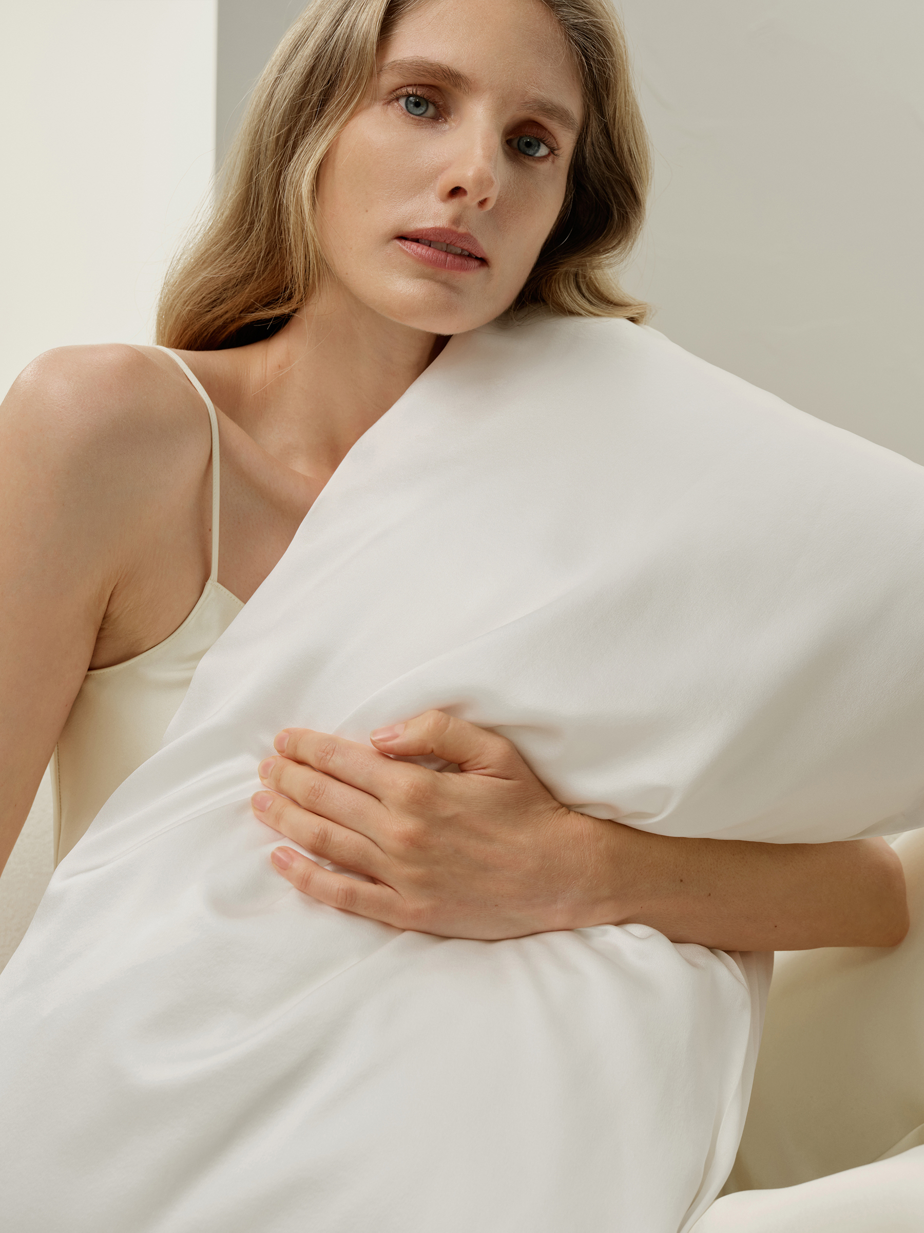 #color_Natural White