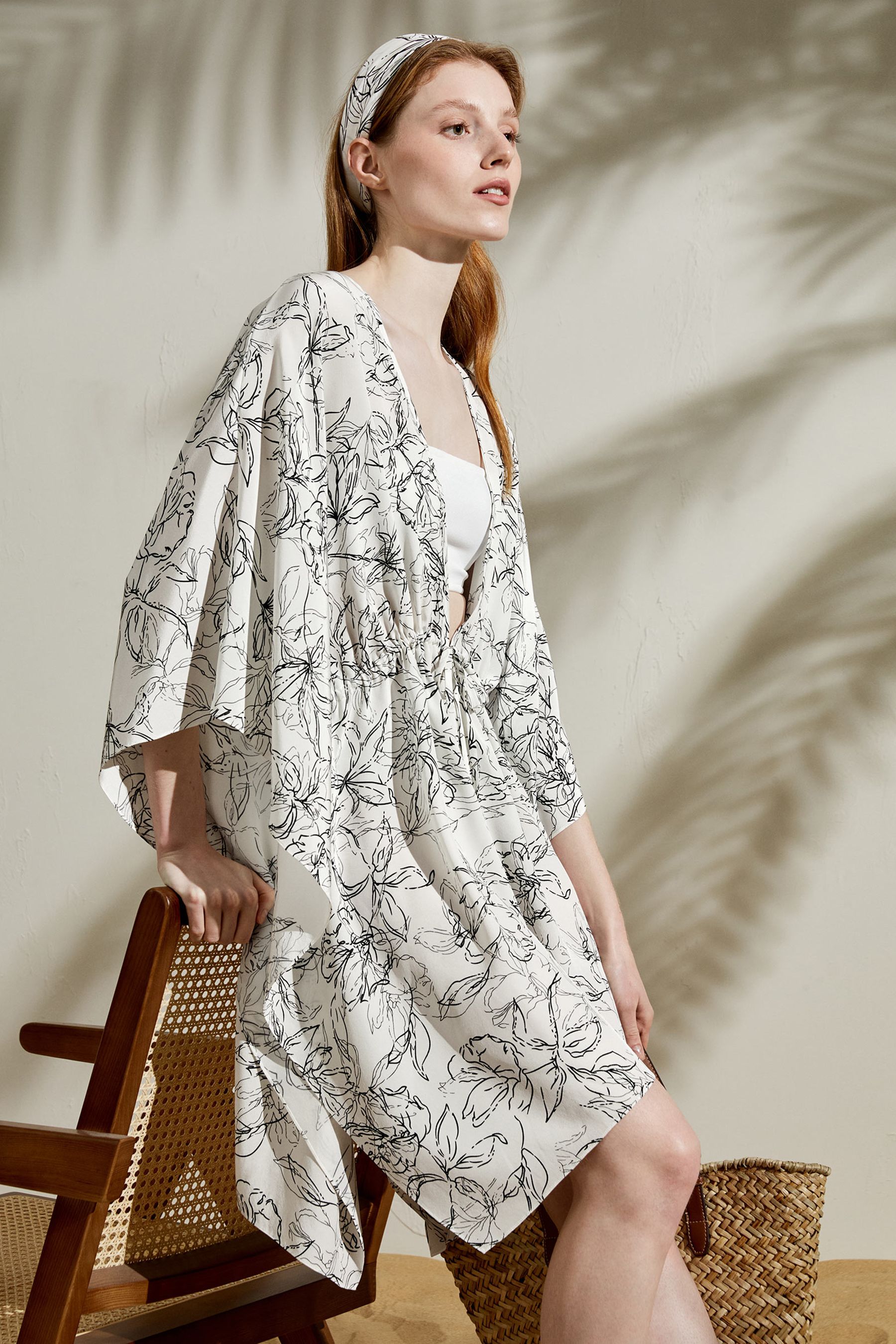 #color_Black-White Floral Pattern