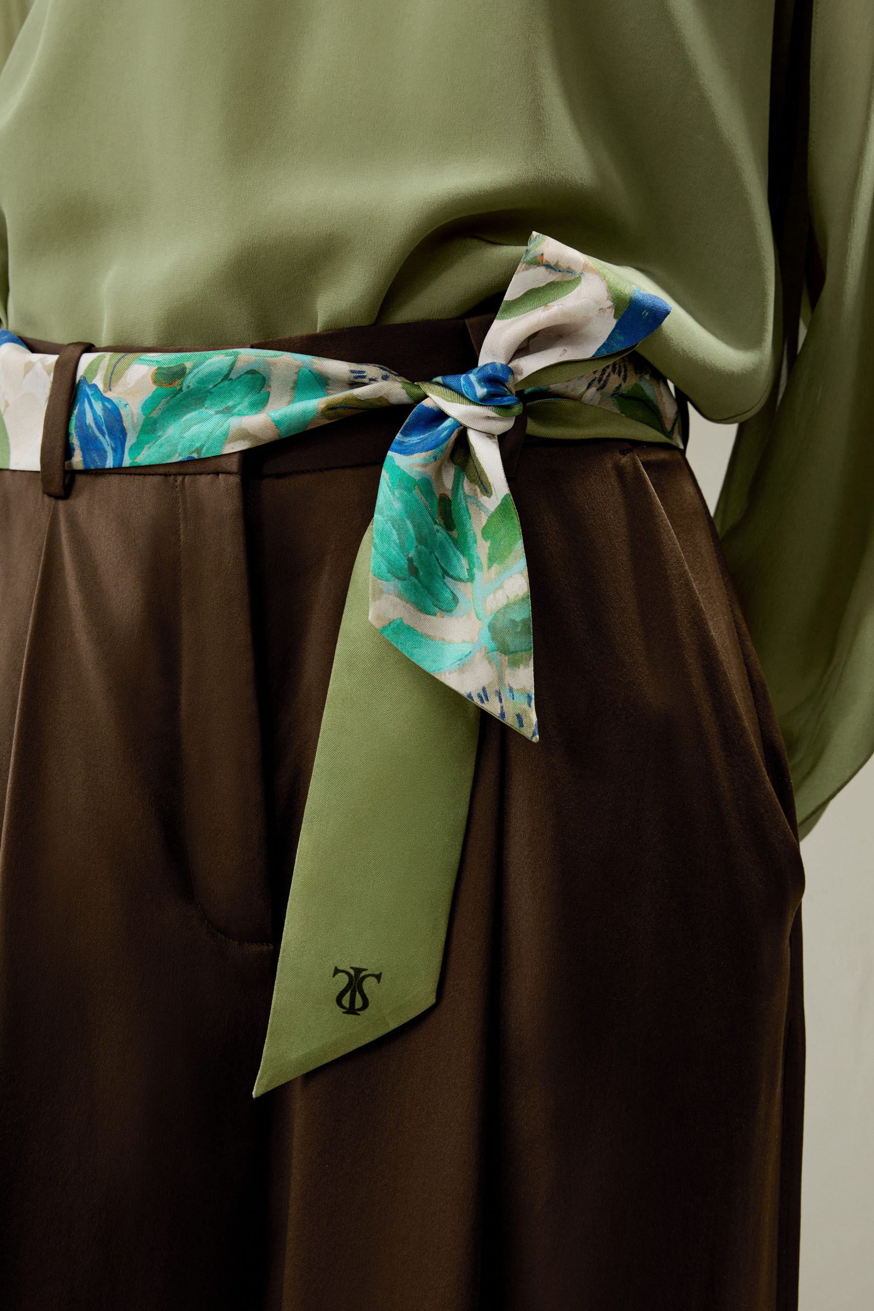 #color_Oil Painting Floral Pattern