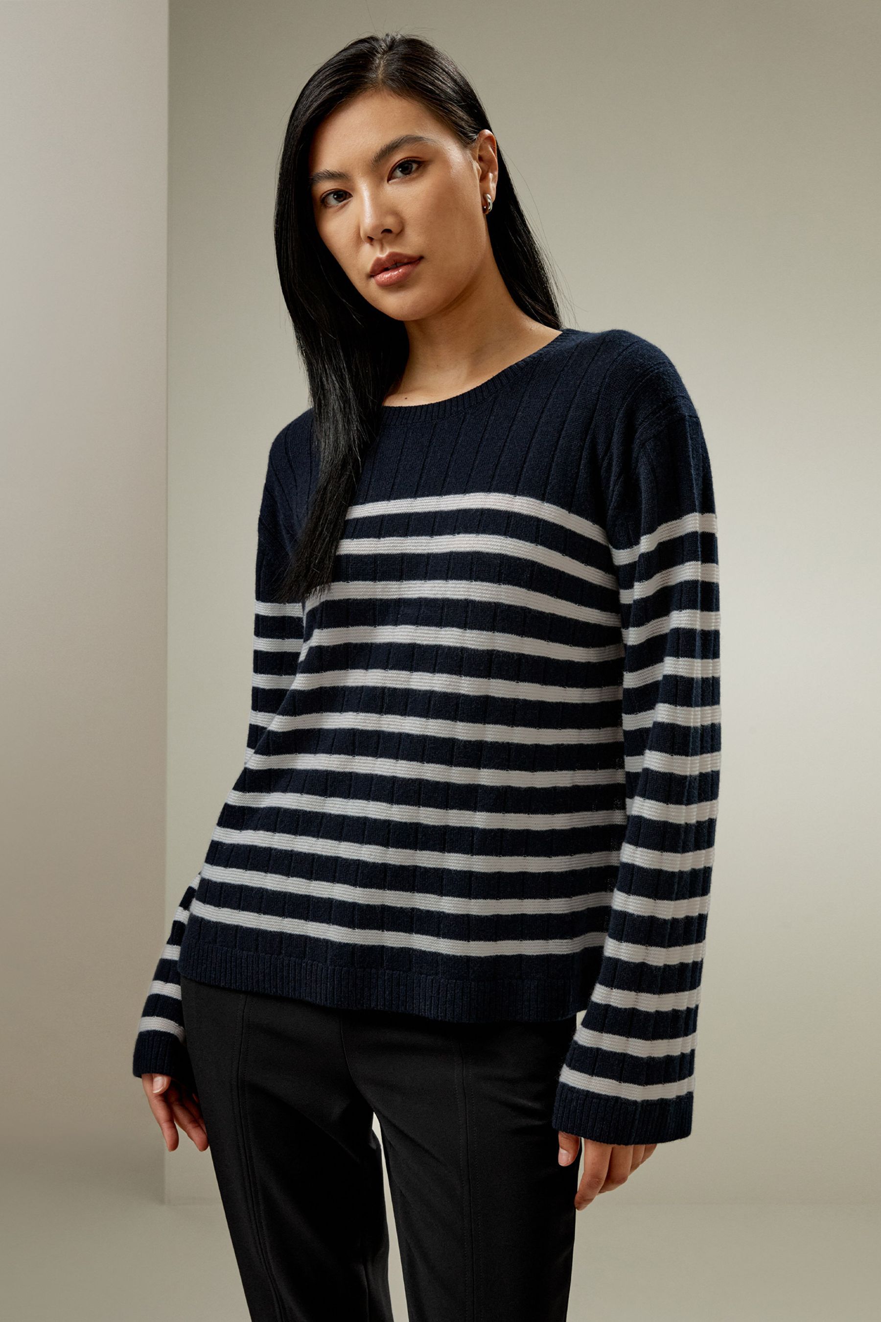 #color_Blue And White Stripes