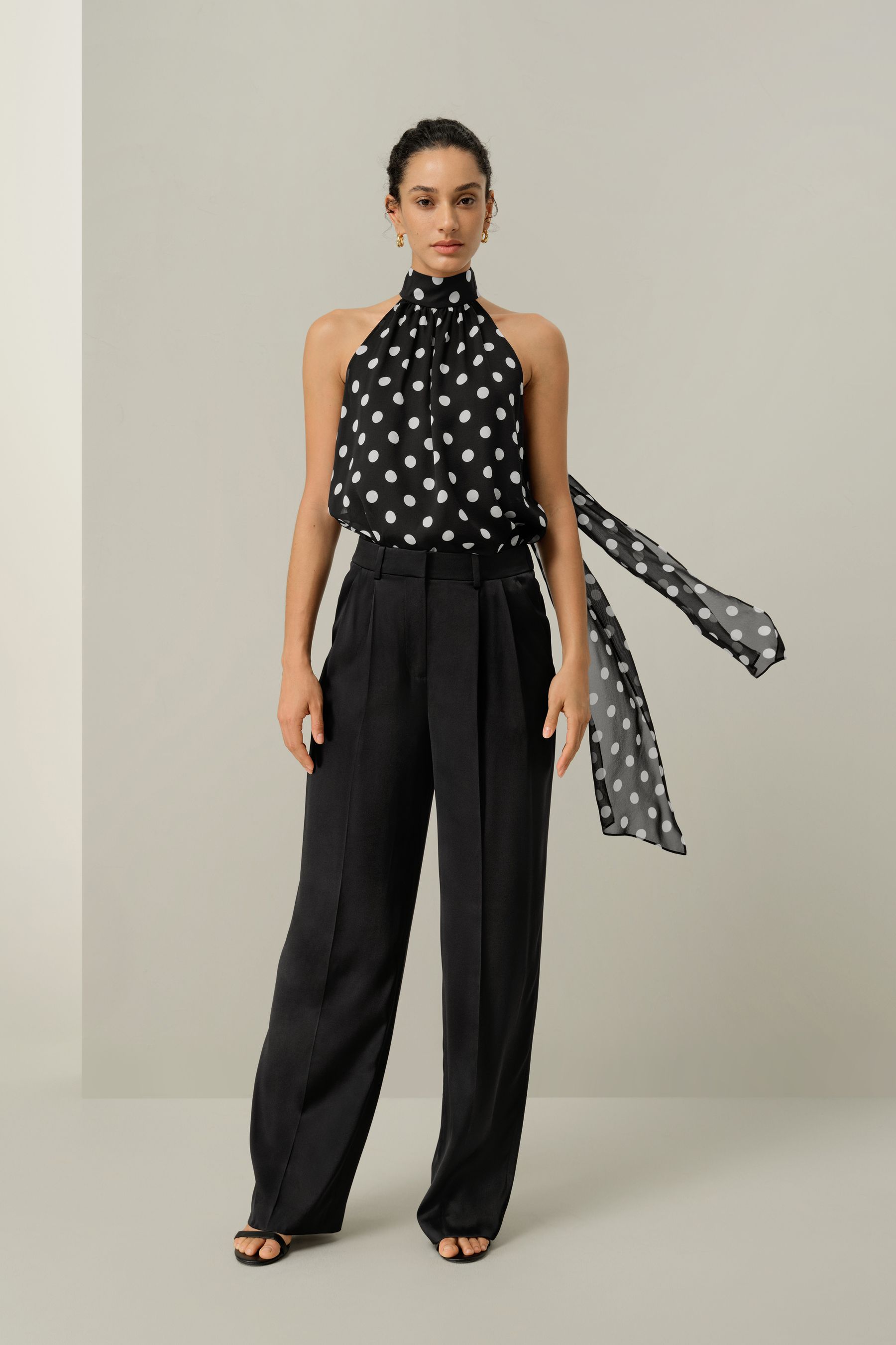 #color_White Dots In Black