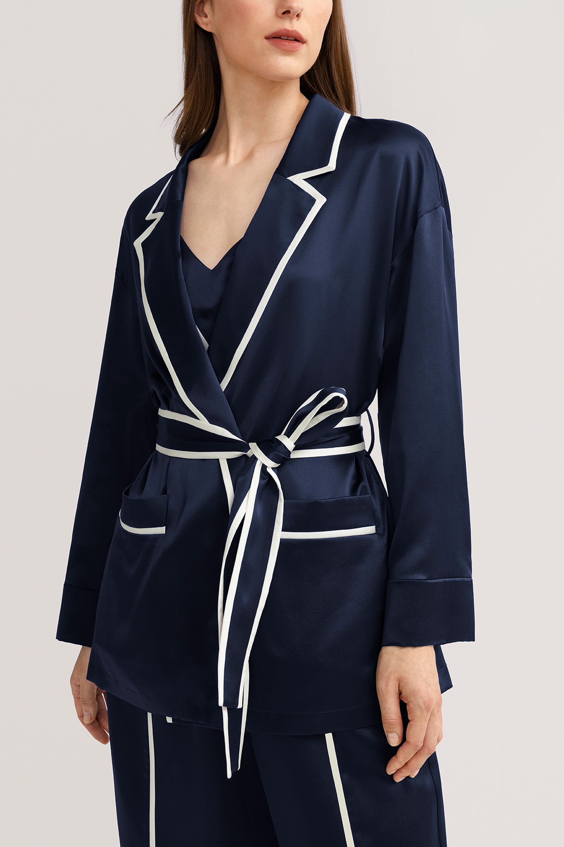 #color_Dark Blue & Ivory Trim