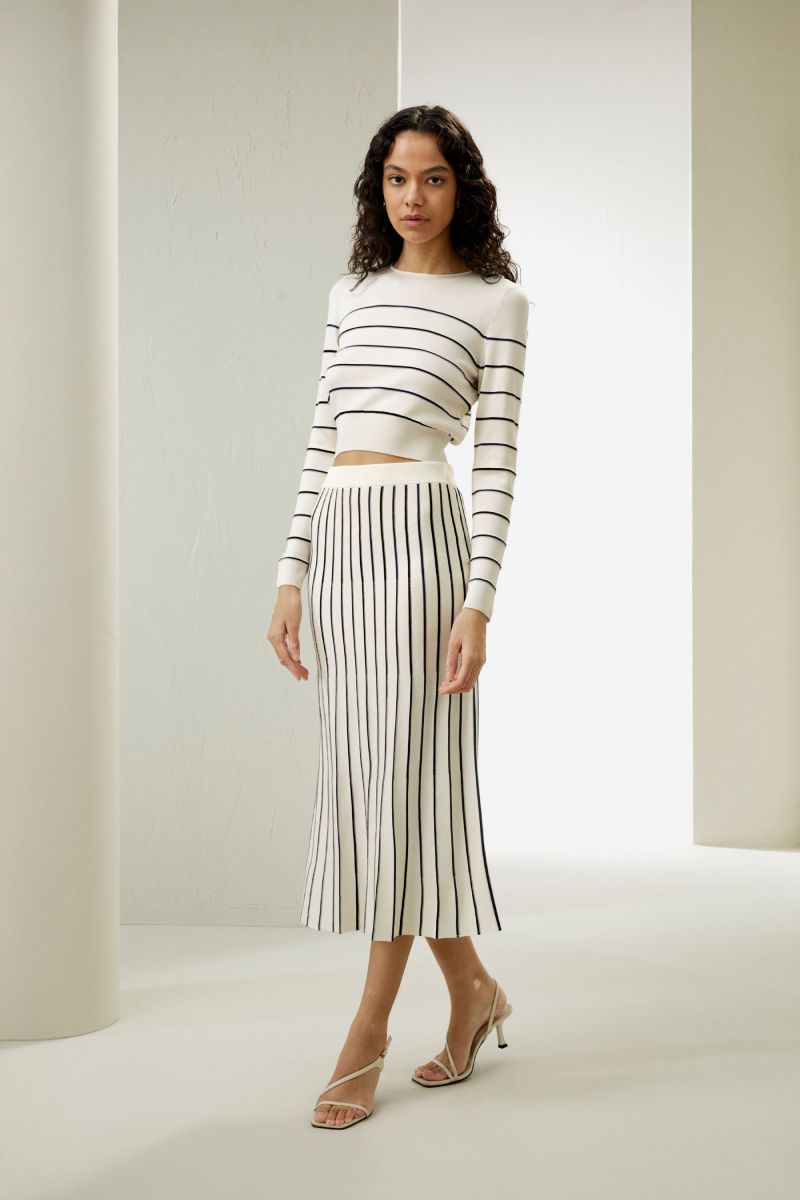 #color_White with Stripes