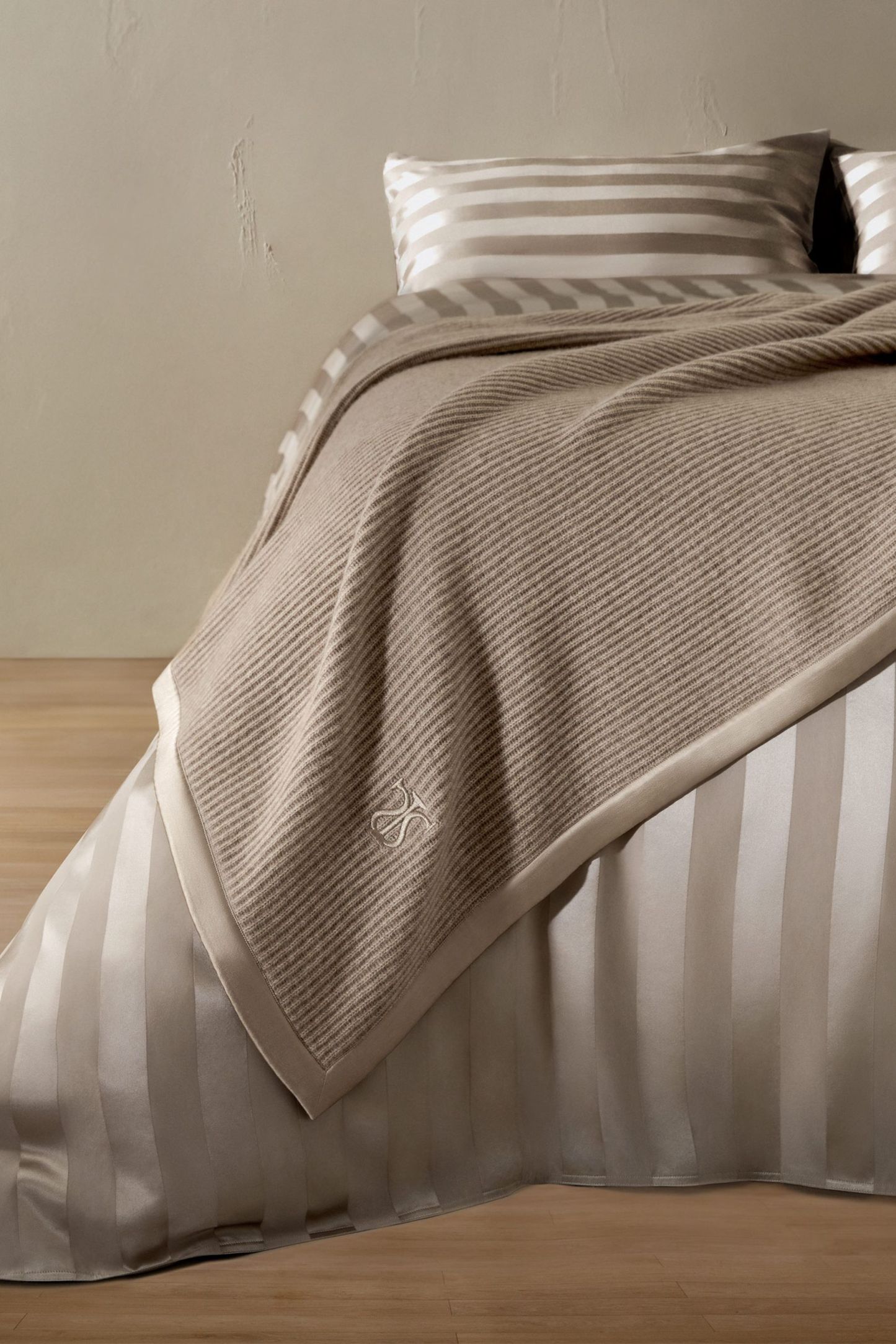 Cashmere Throw With Silk Edging