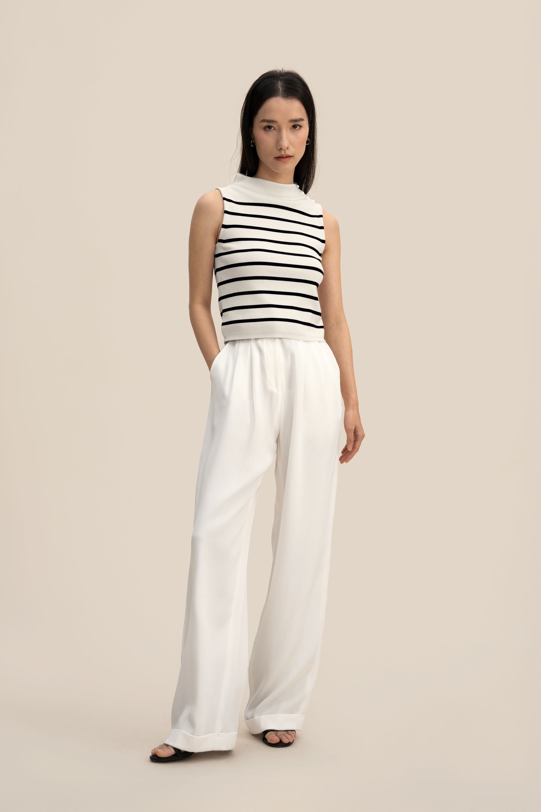 #color_White With Black Stripes