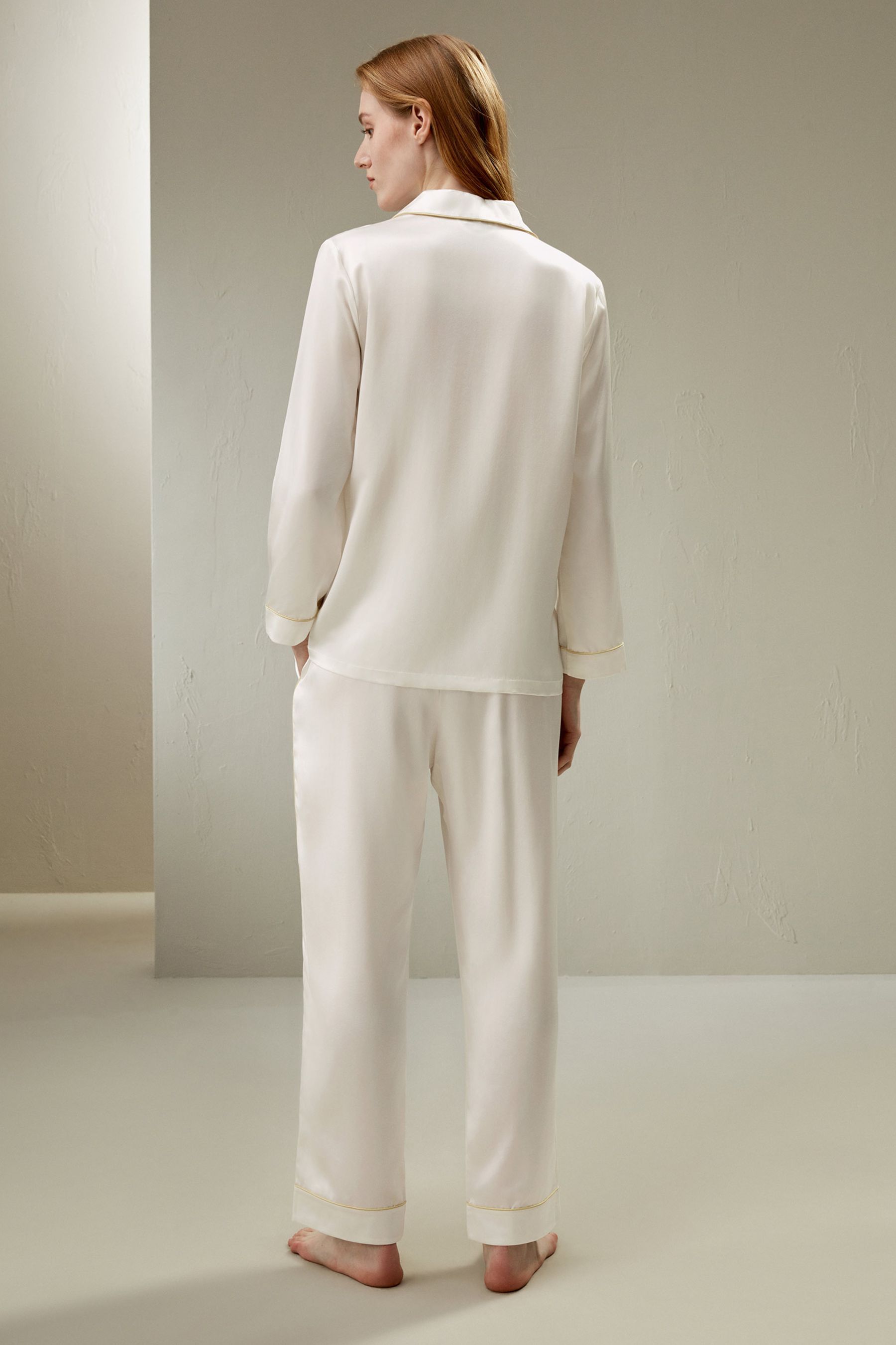 #color_Natural White