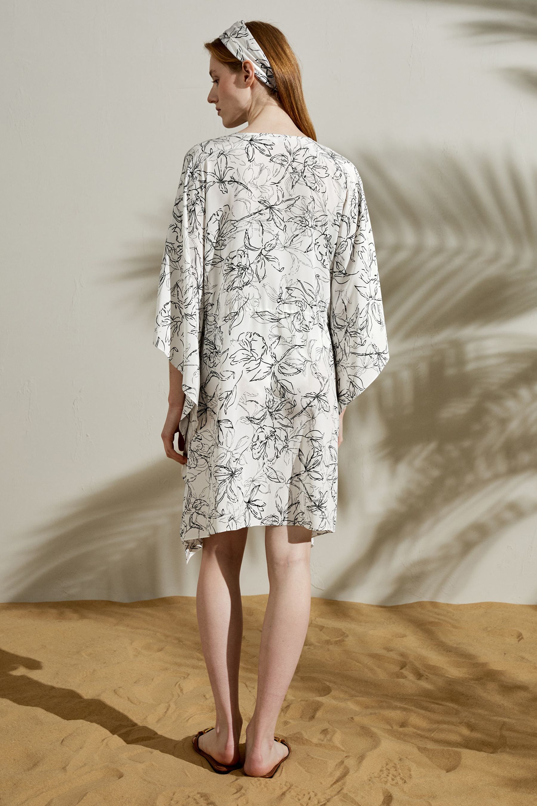 #color_Black-White Floral Pattern