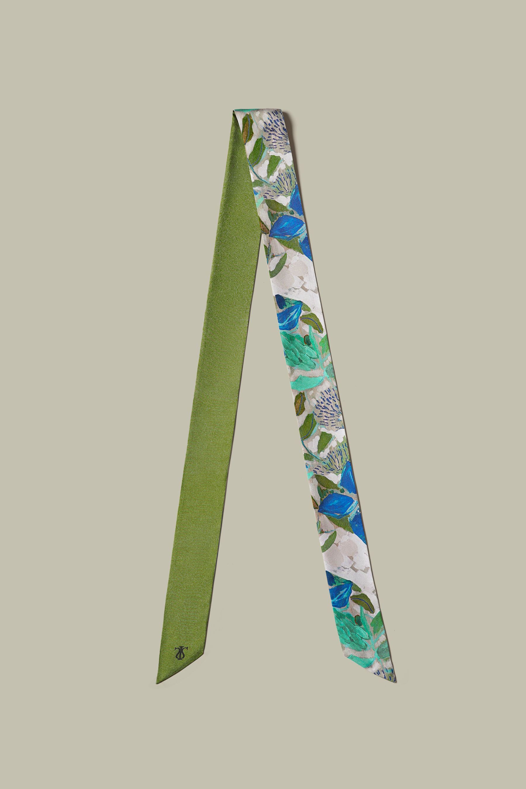 #color_Oil Painting Floral Pattern