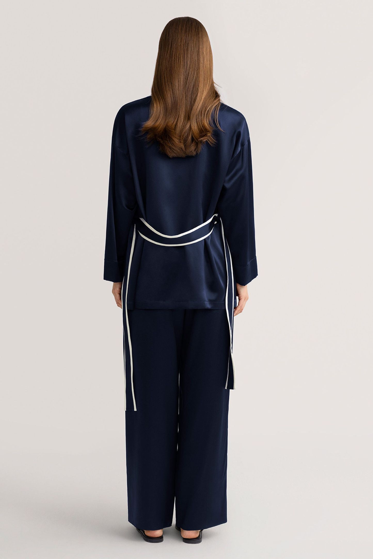 #color_Dark Blue & Ivory Trim