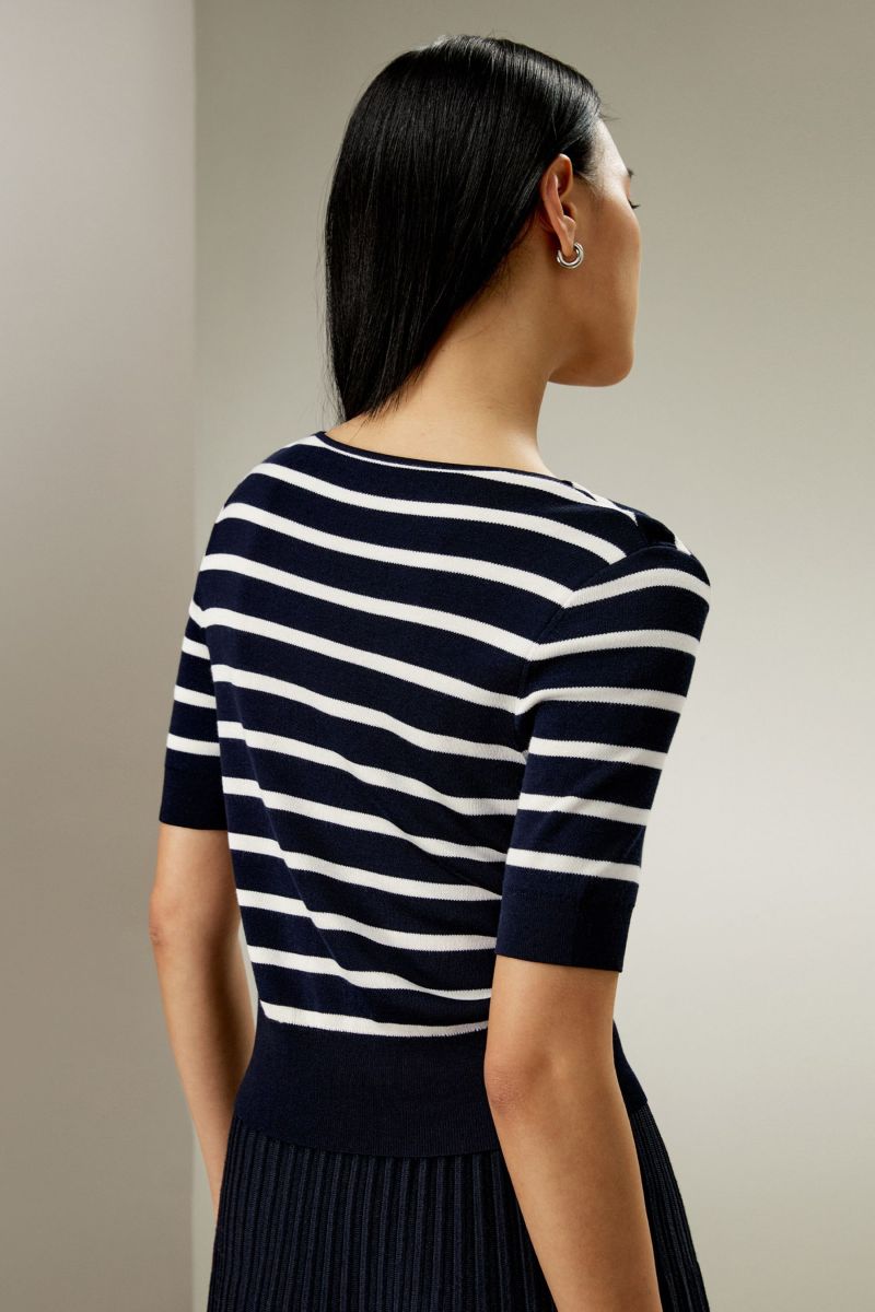 #color_Navy Blue and White Stripes