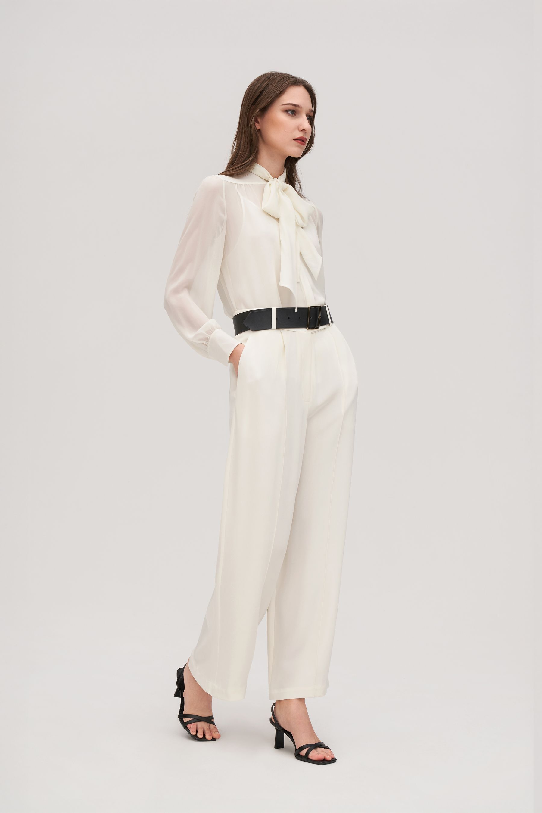 #color_Natural White