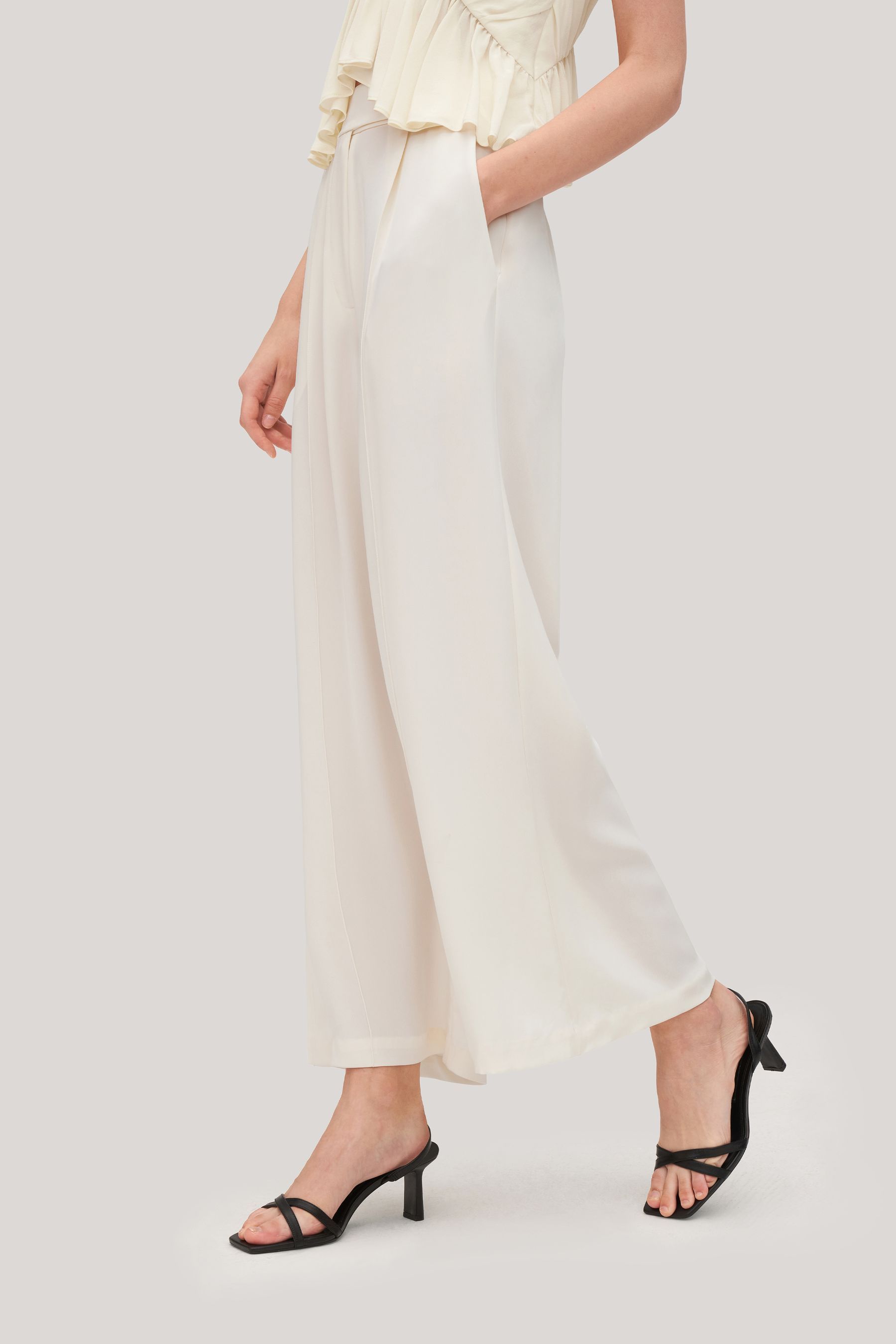 #color_Natural White