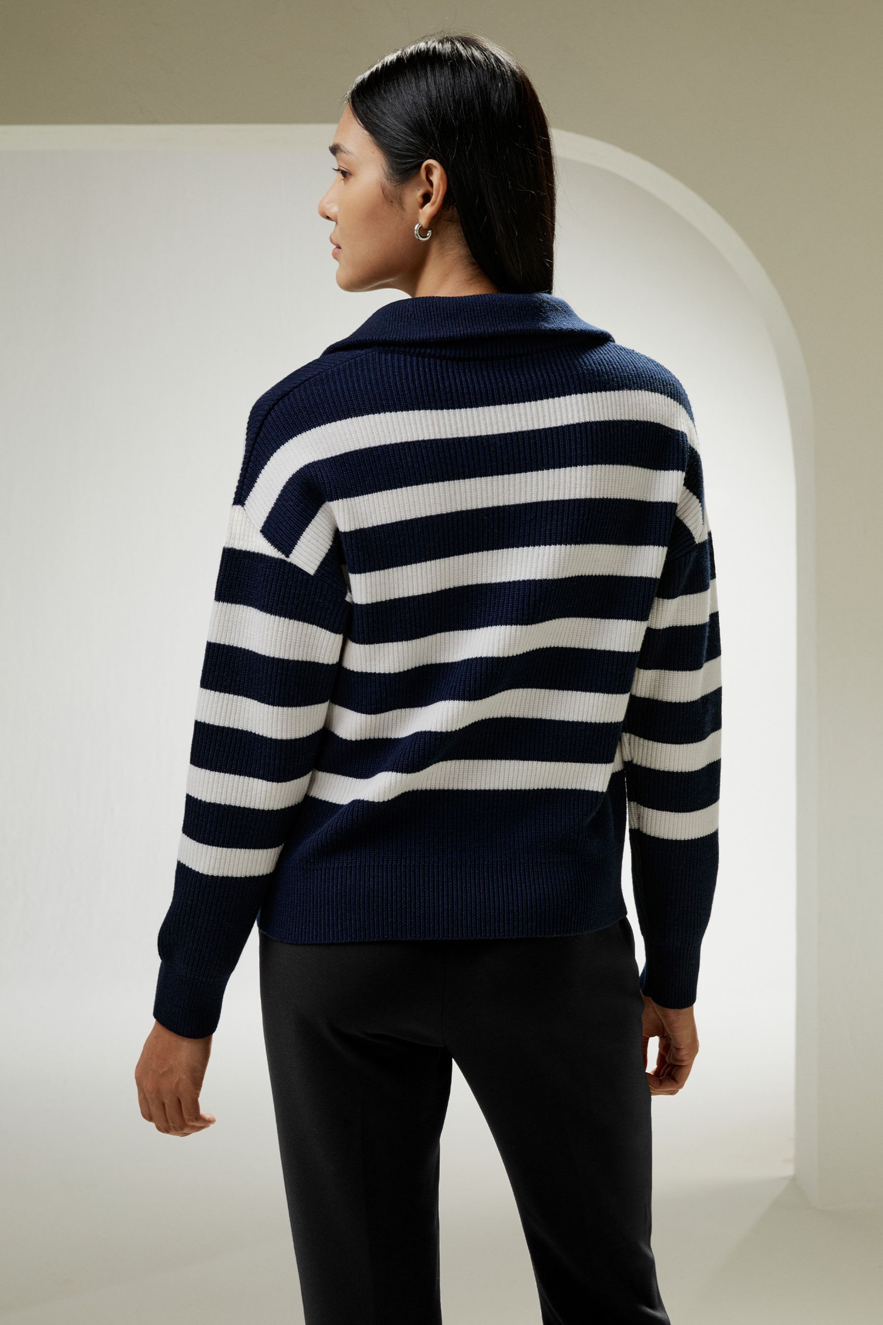 #color_Navy Blue and White Stripes