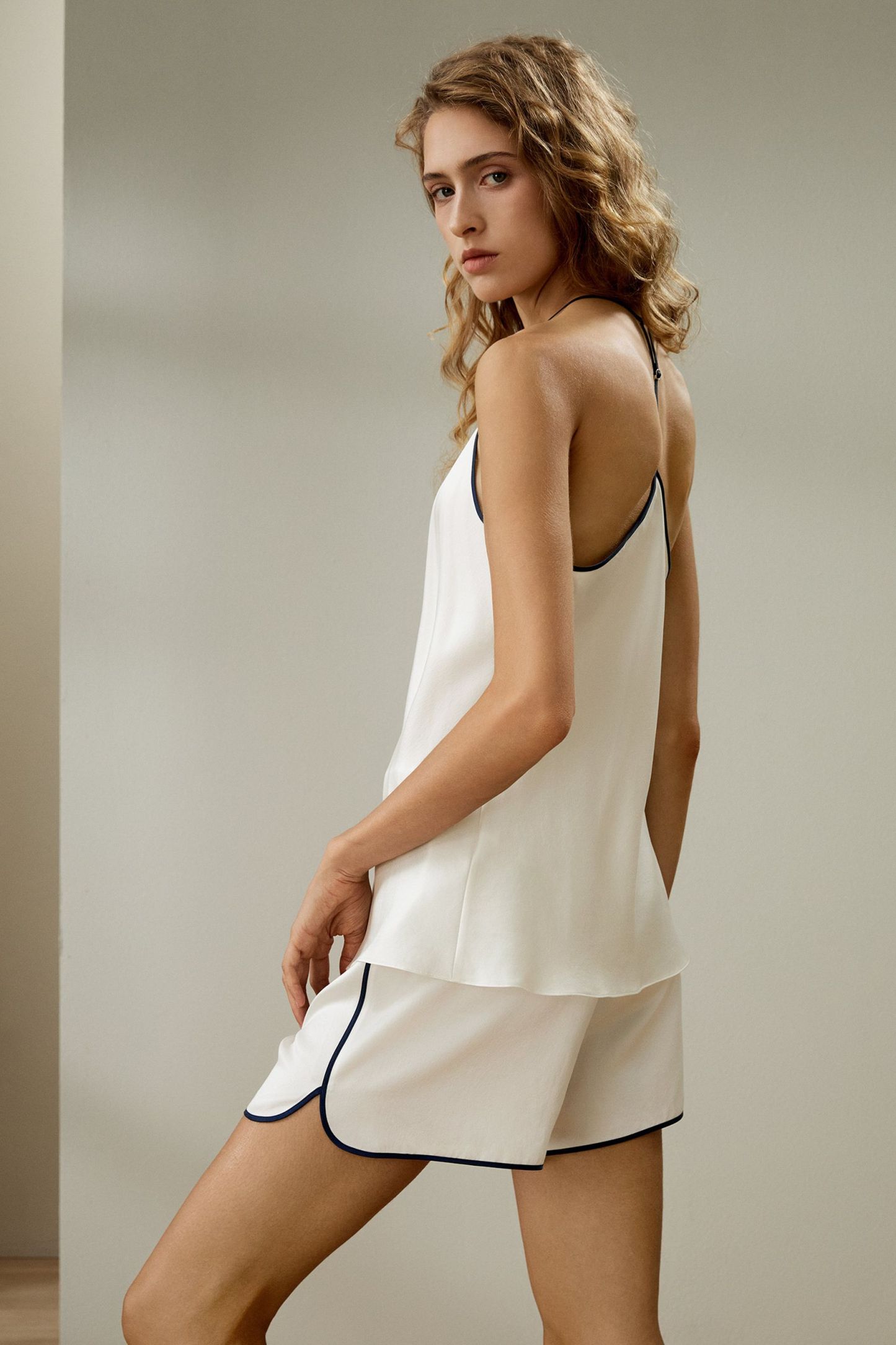 #color_Natural White