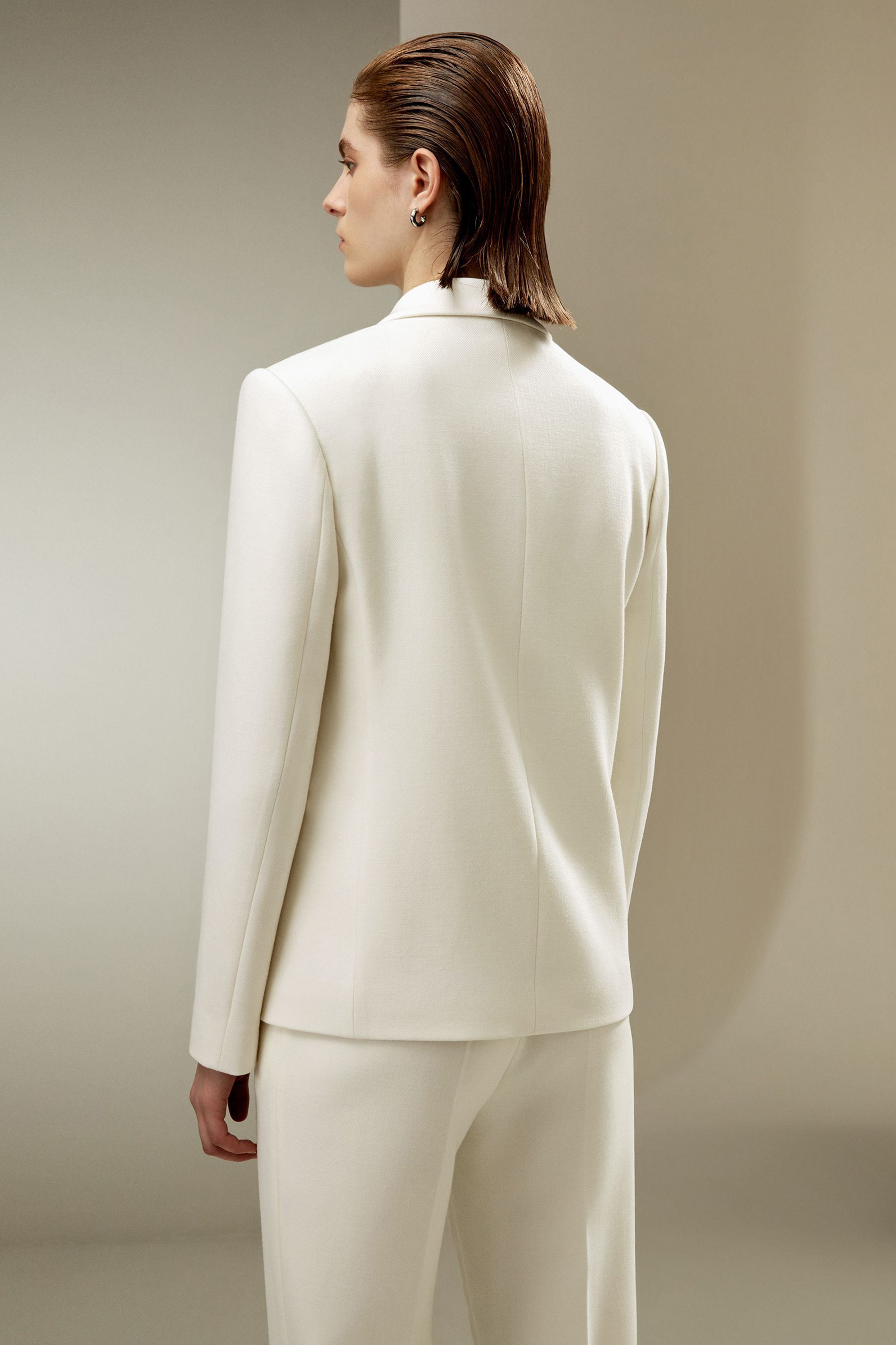 #color_Natural White