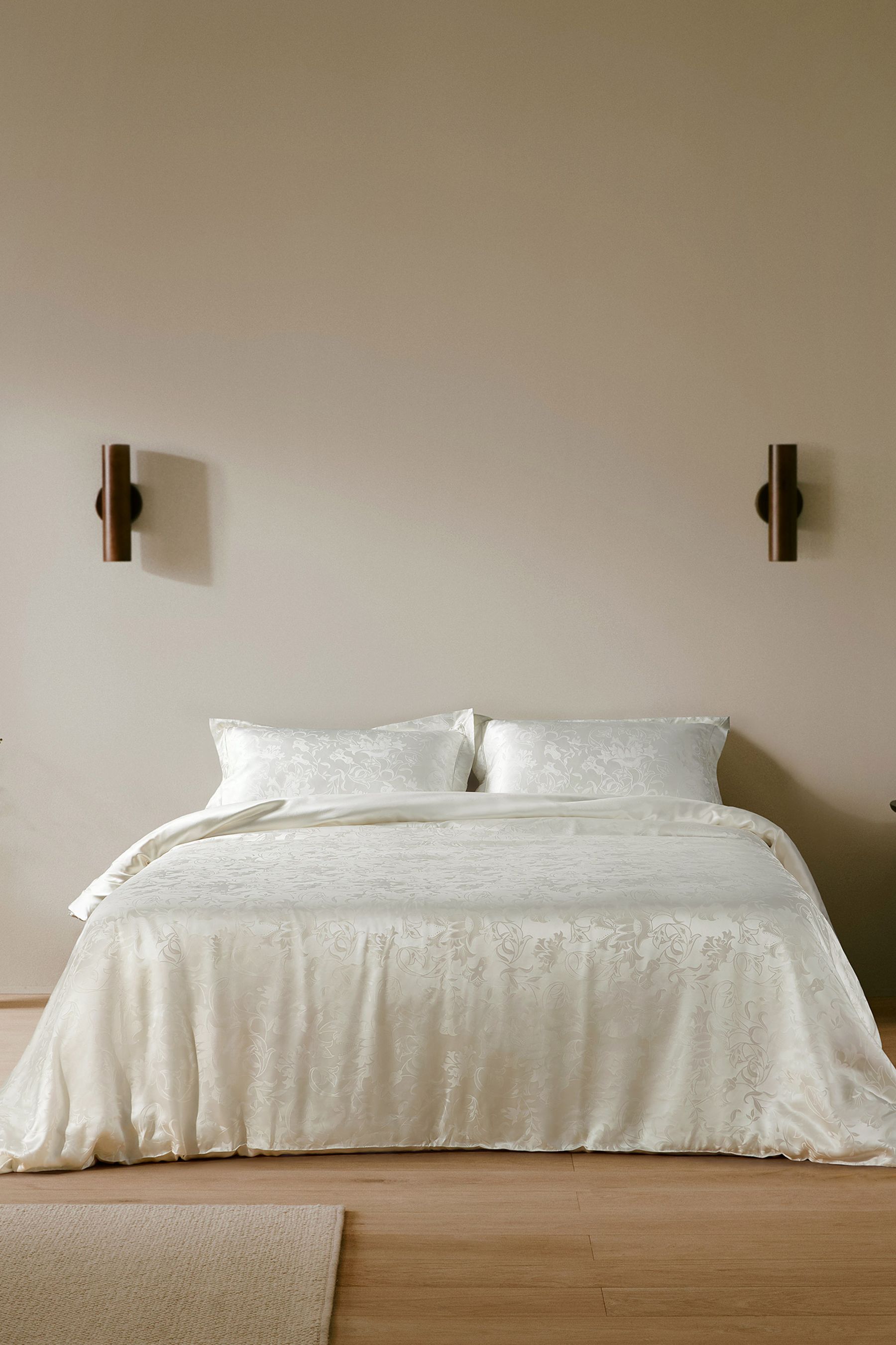 #color_Natural White