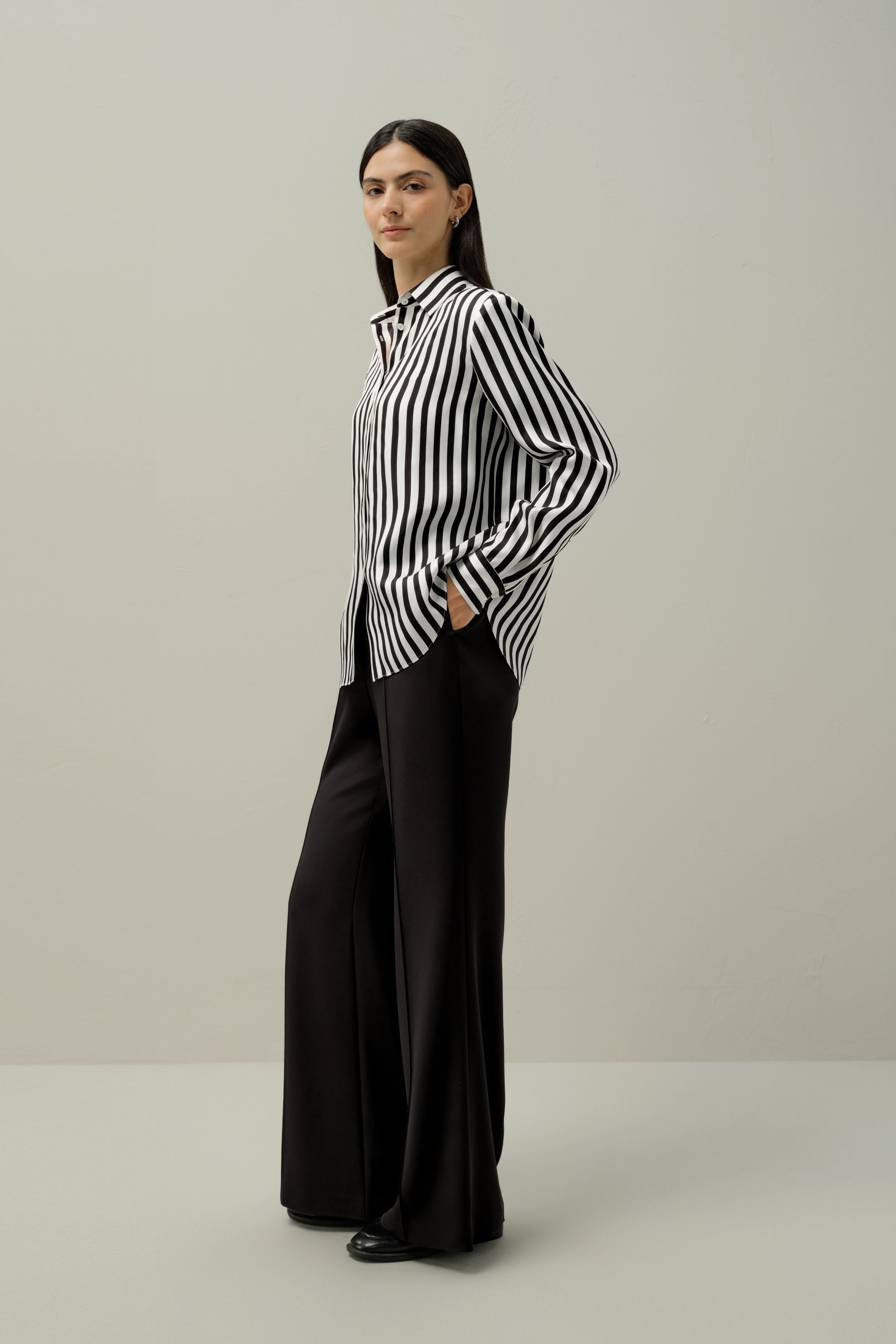 #color_Black-White Pinstripes