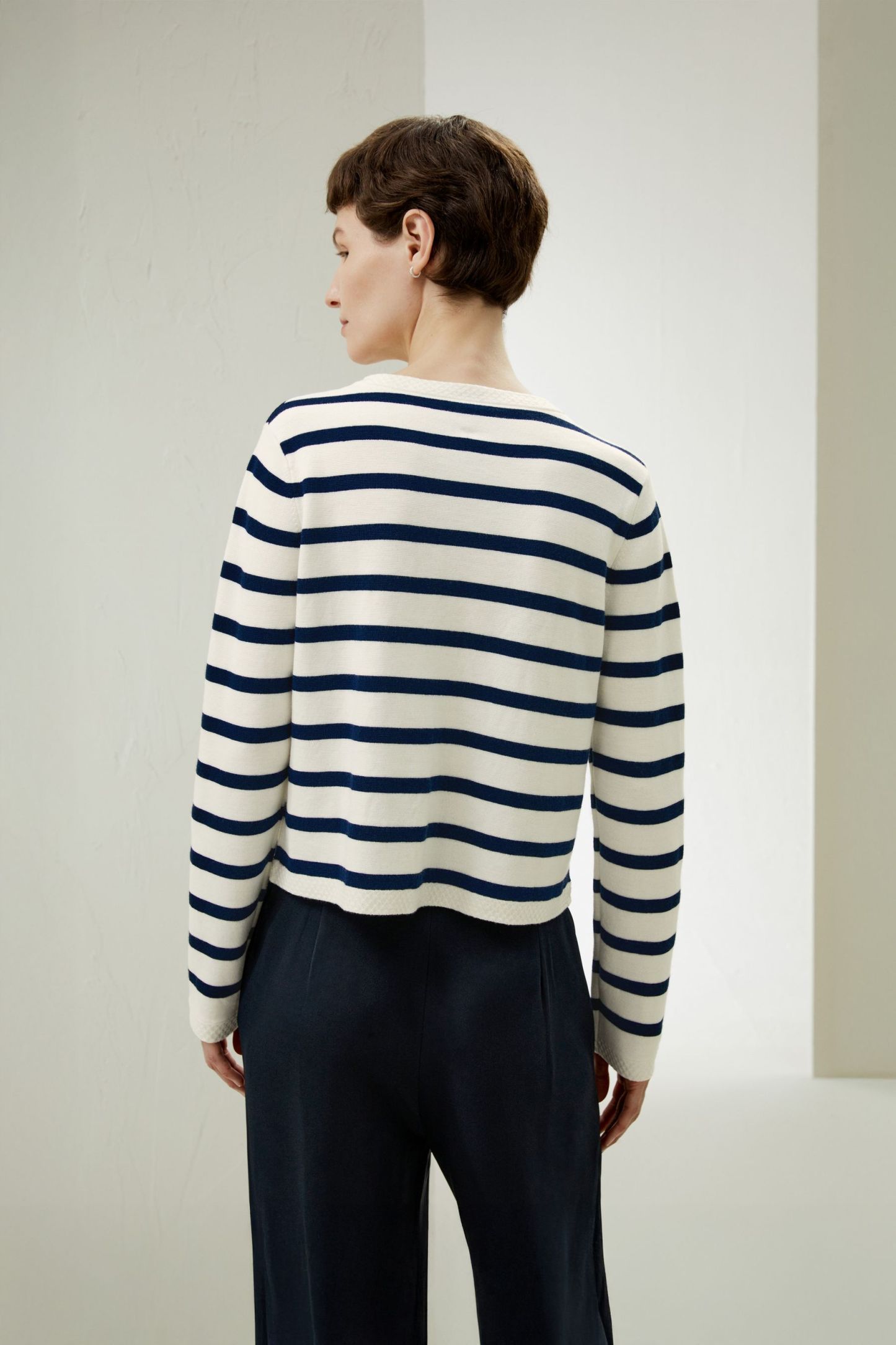 #color_Navy Blue and White Stripes
