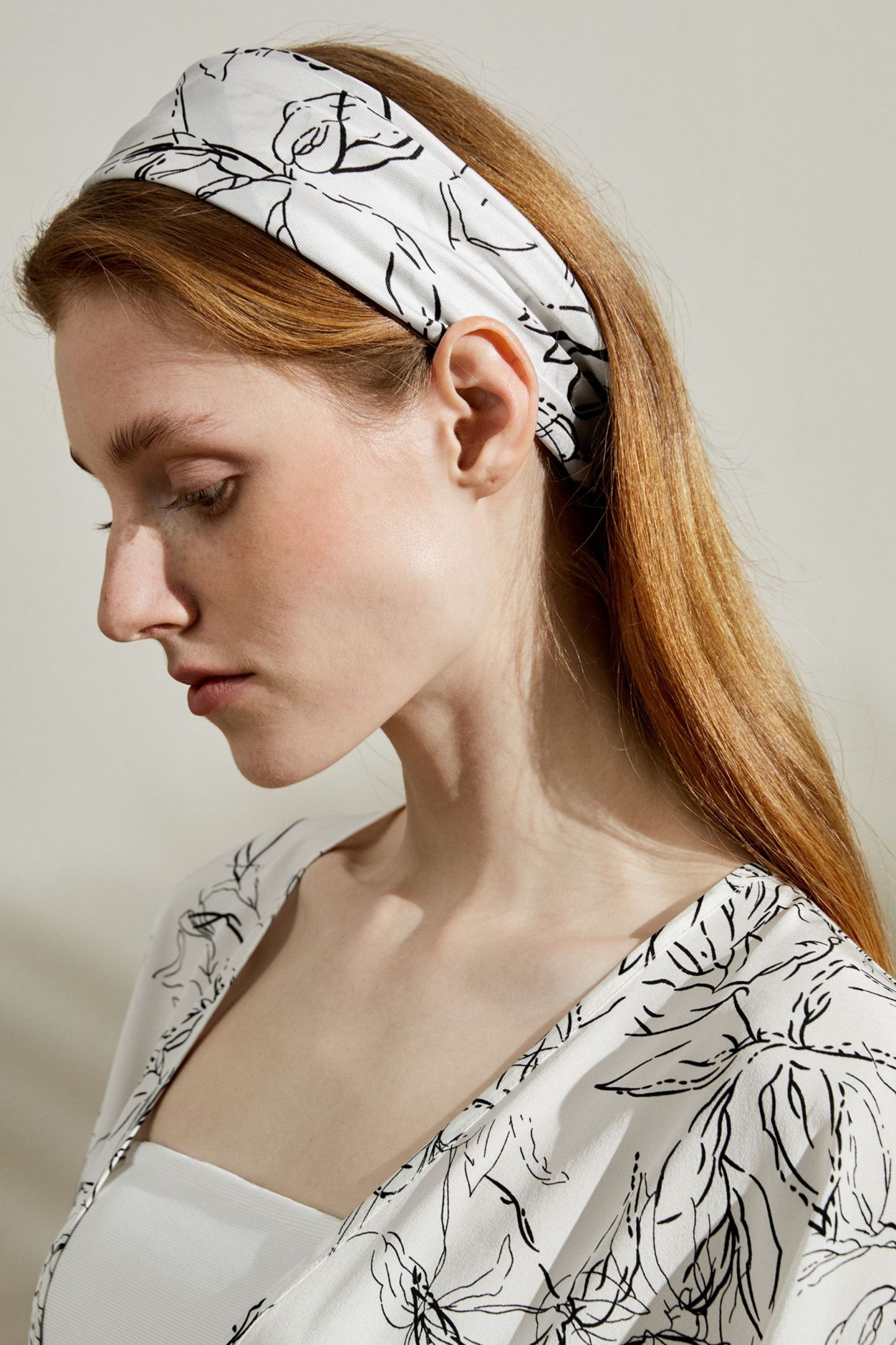 #color_Black-White Floral Pattern