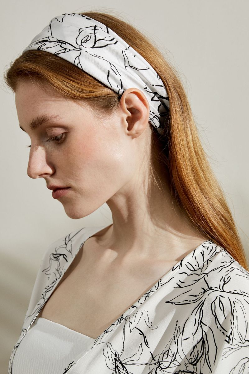 #color_Black-White Floral Pattern