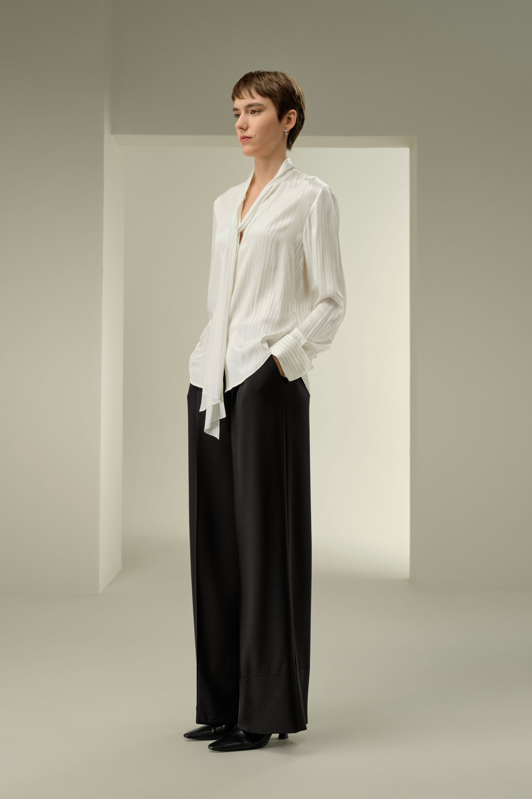 #color_Natural White