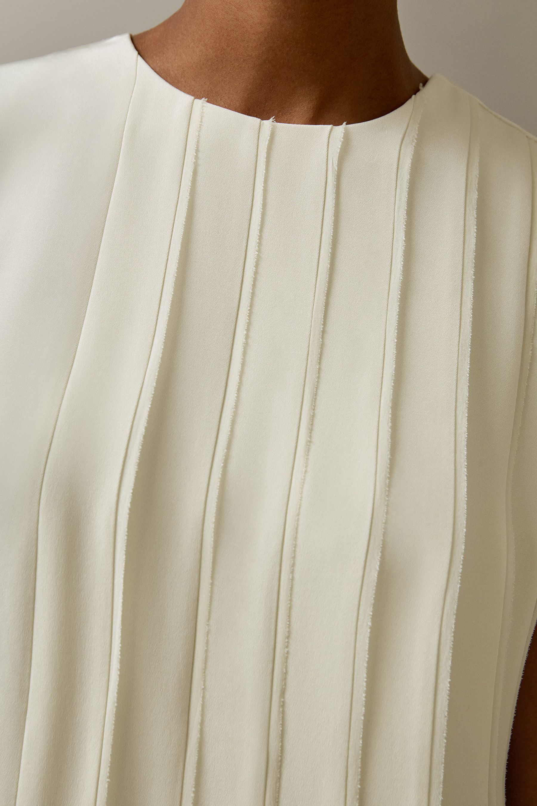 #color_Natural White