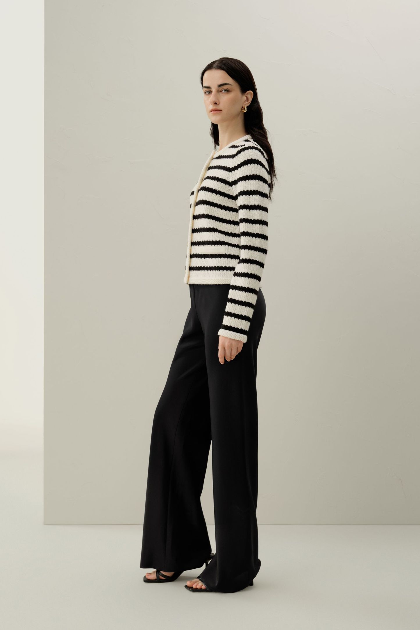 #color_Black&White Stripes