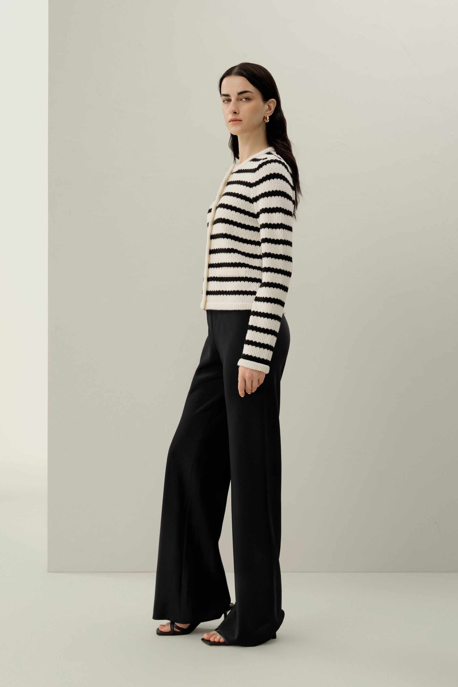 #color_Black&White Stripes