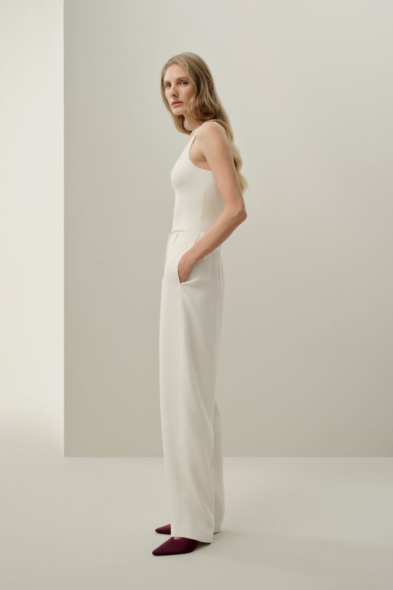 #color_Natural White