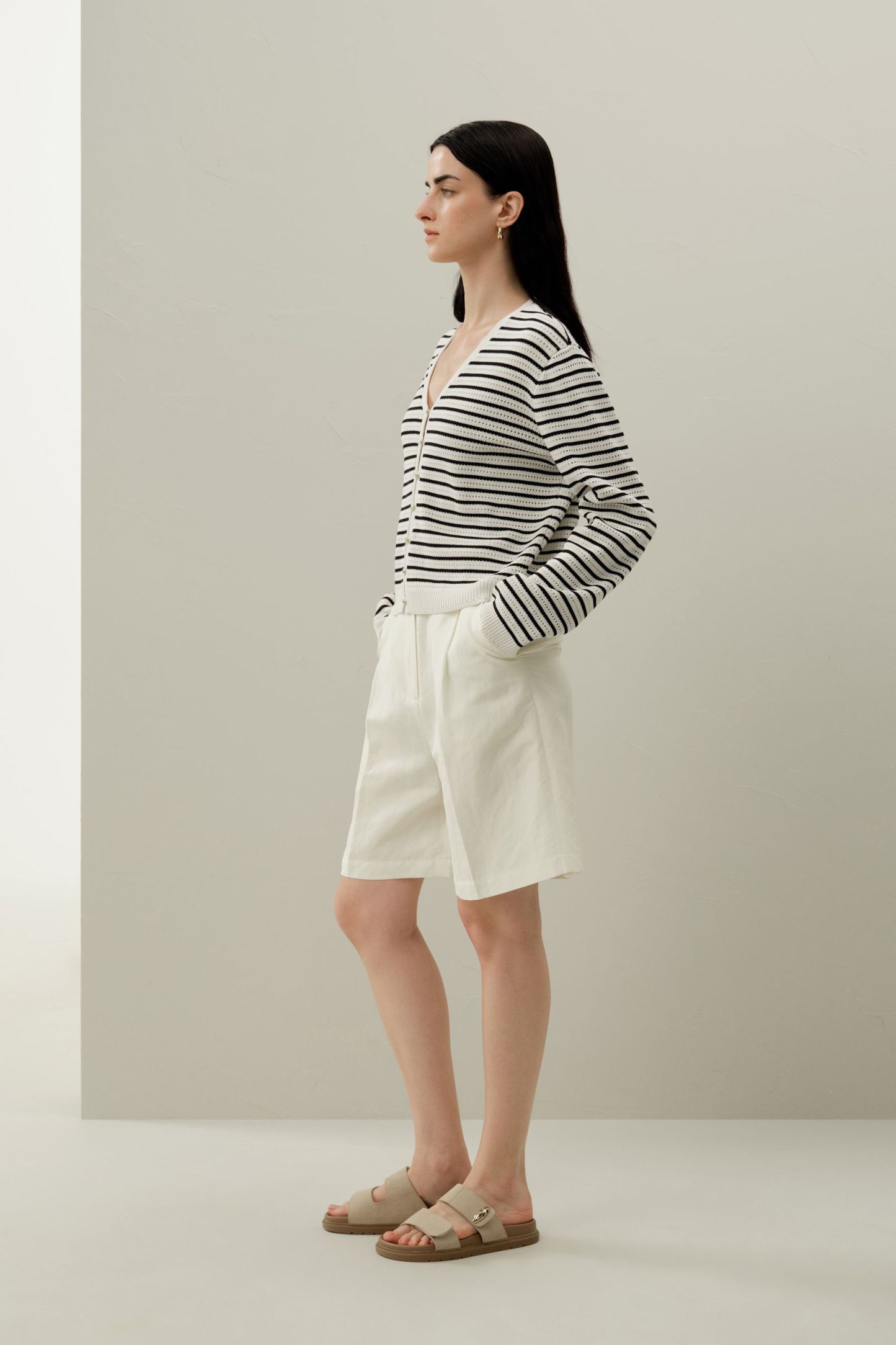 #color_White With Black Stripes