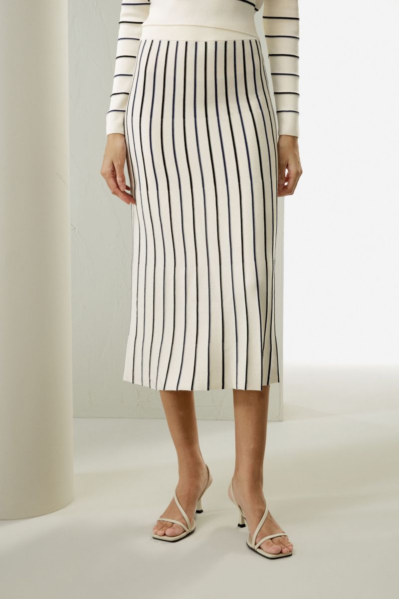 #color_White with Stripes