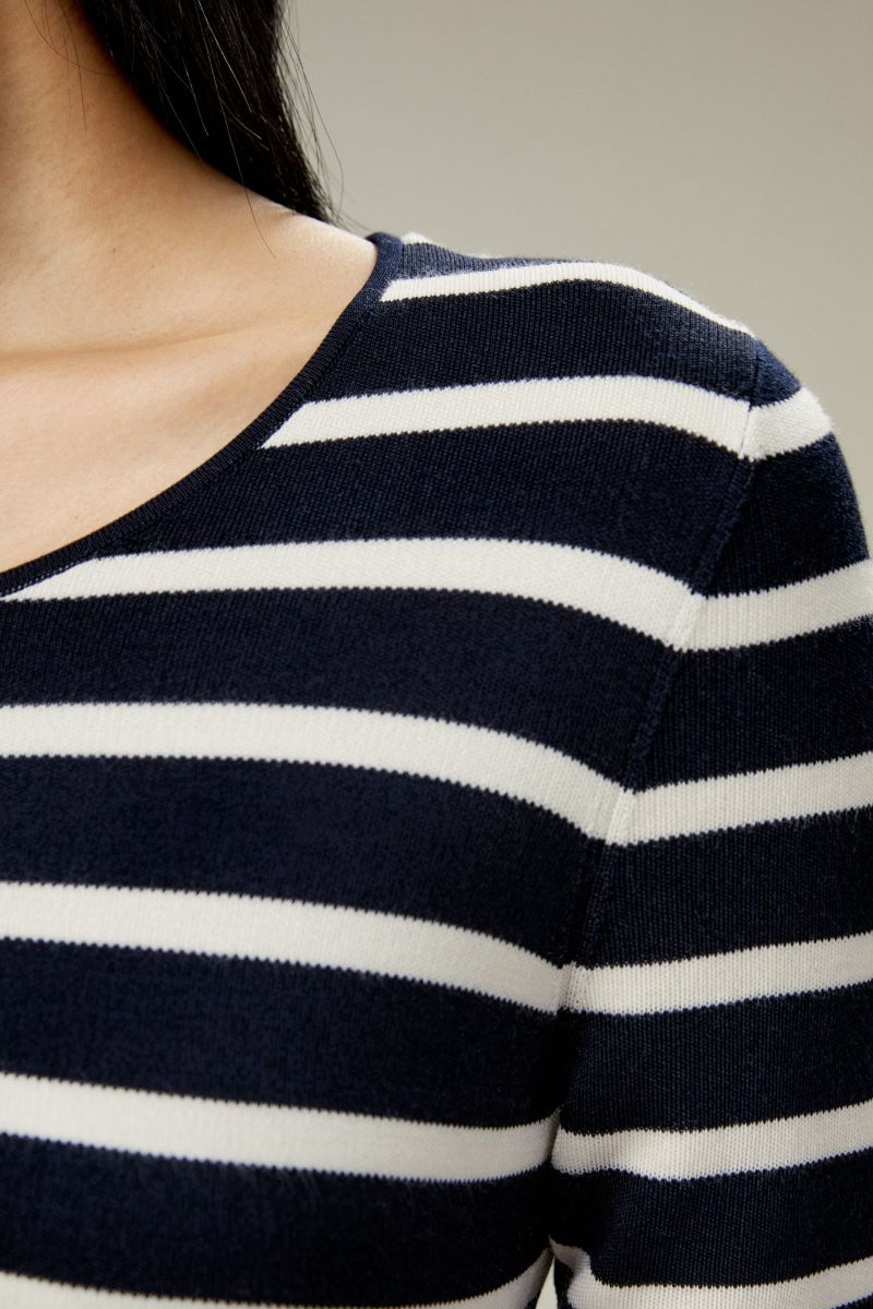 #color_Navy Blue and White Stripes