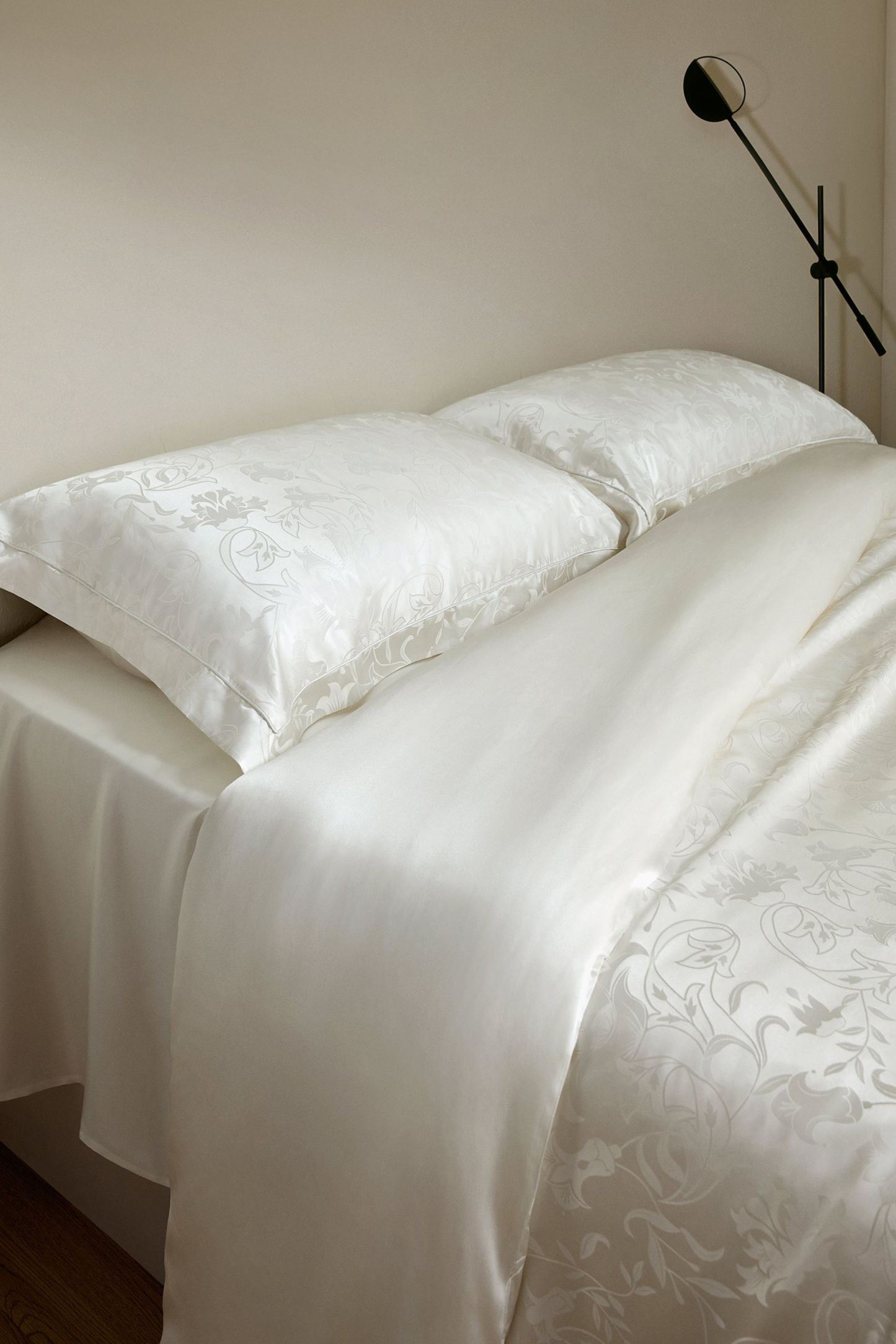 #color_Natural White