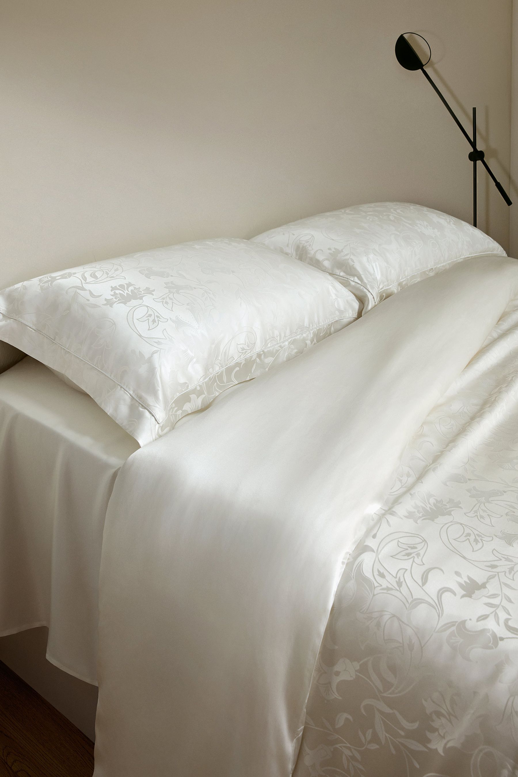 #color_Natural White