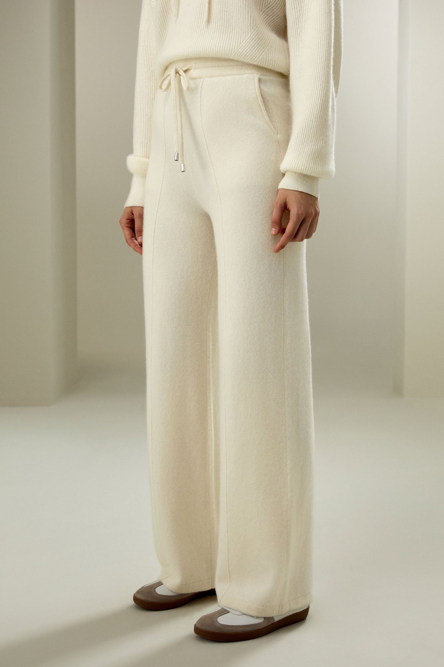 Fluid Cashmere Sweatpants