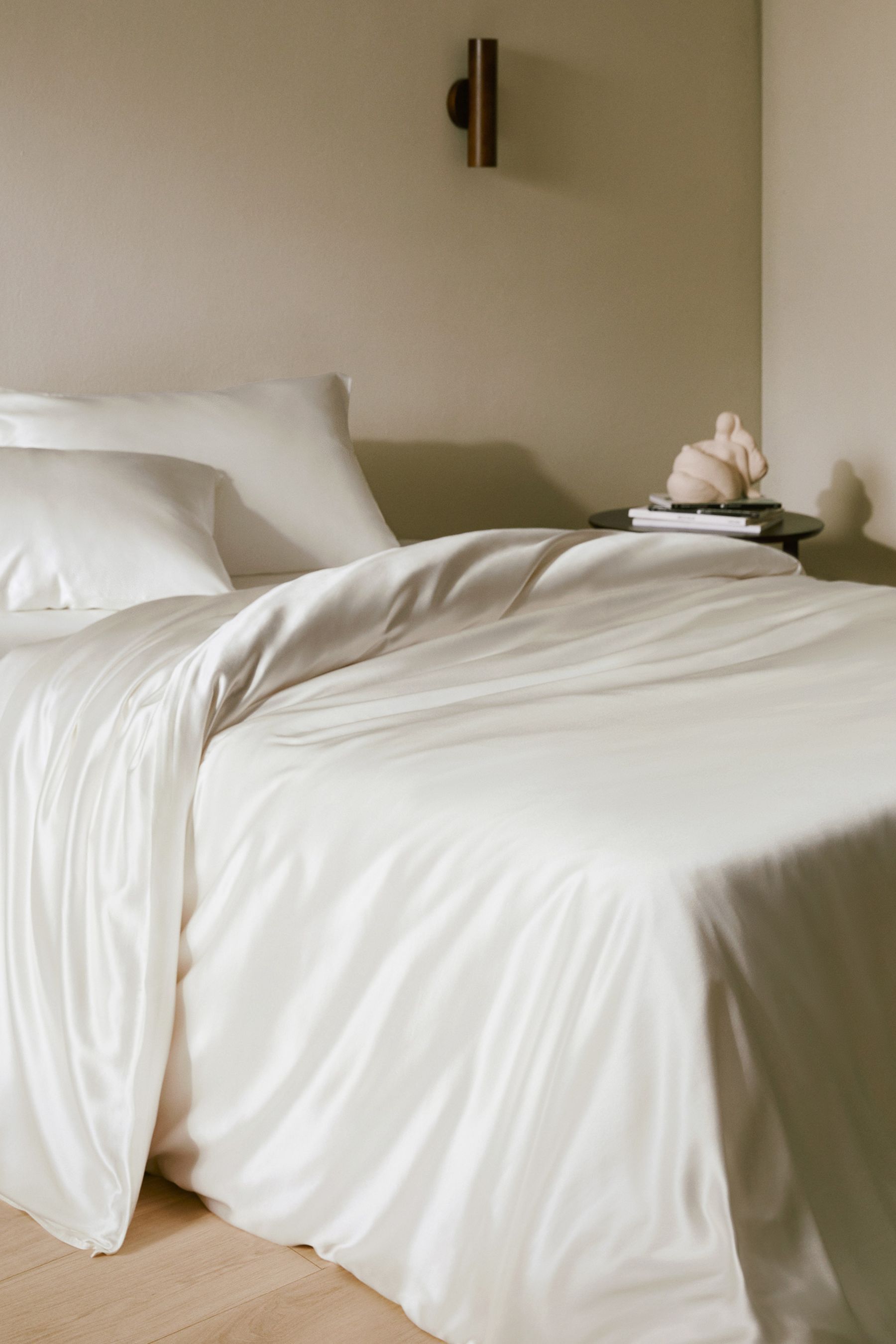 #color_Natural White