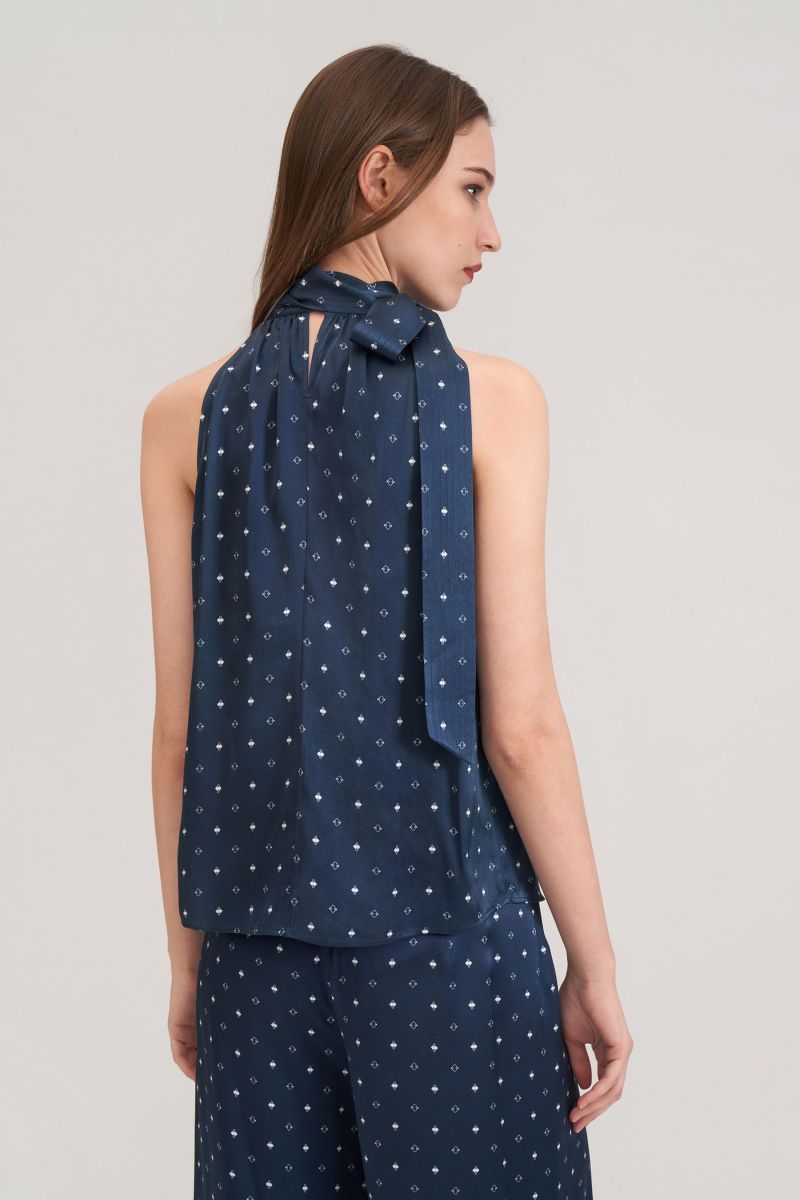 #color_White Diamonds In Blue