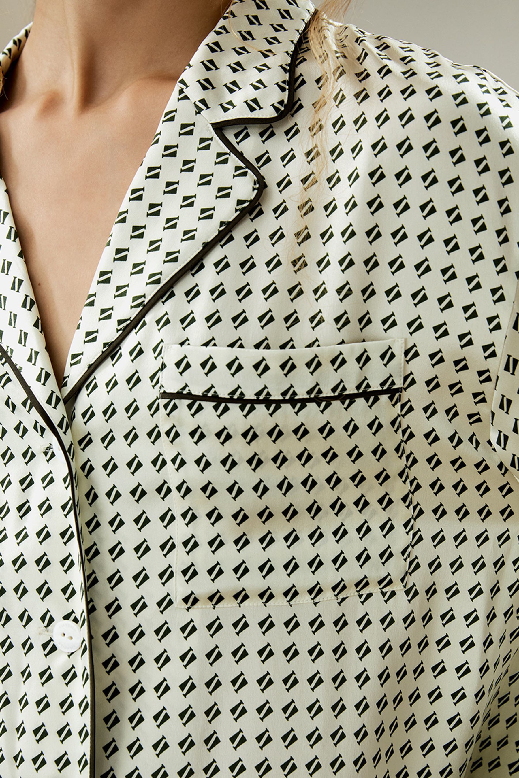 #color_Graphic Print