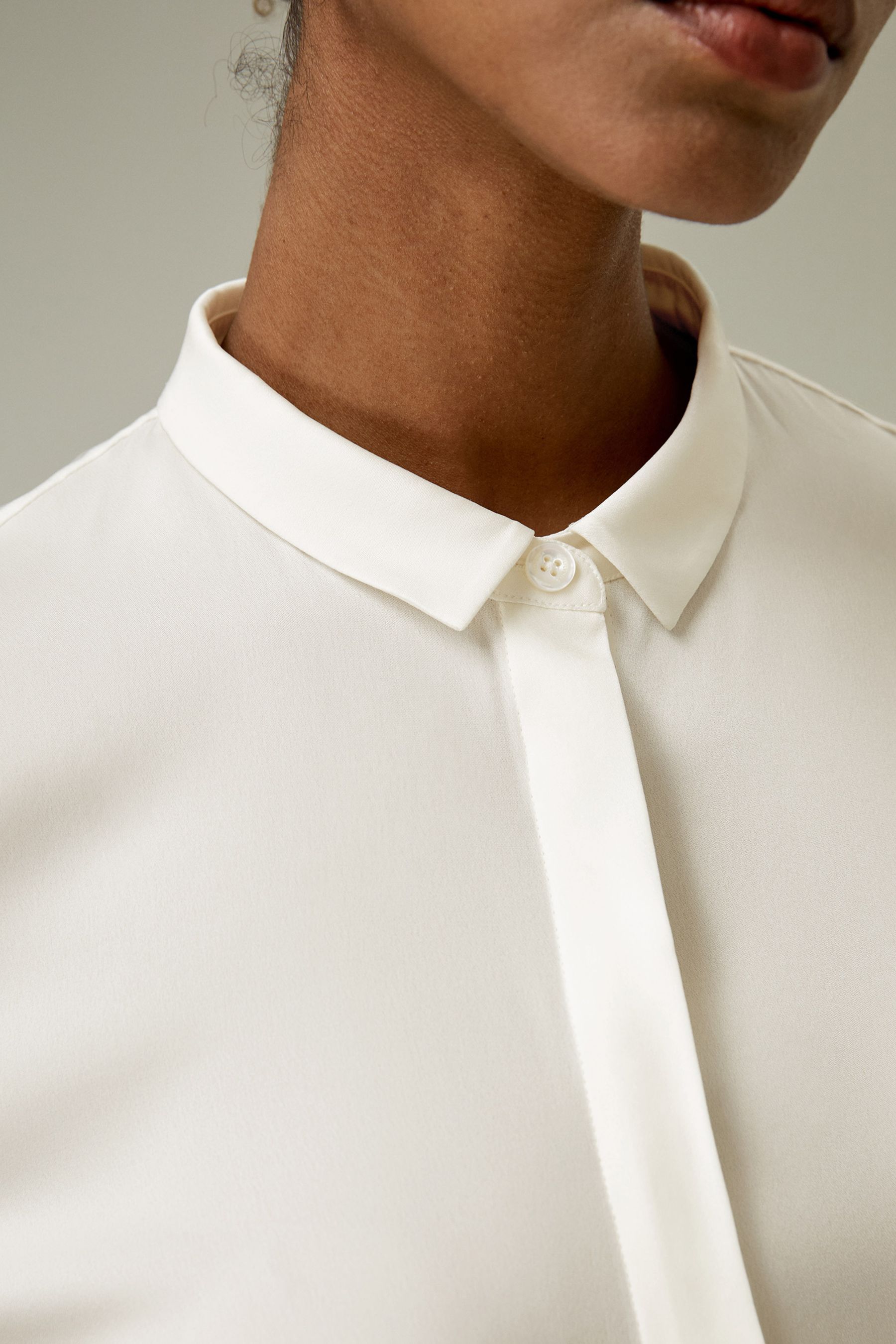 #color_Natural White