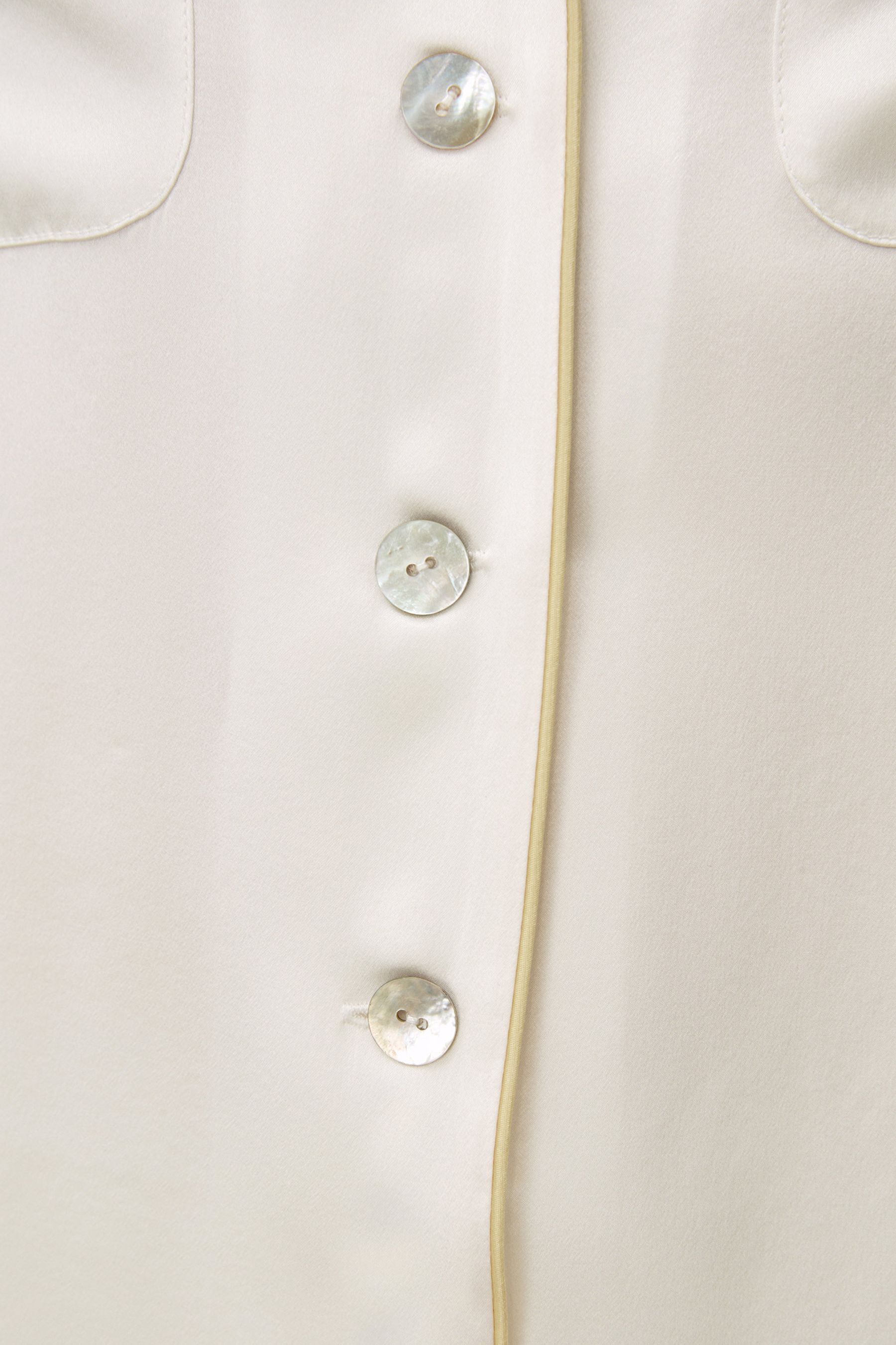 #color_Natural White