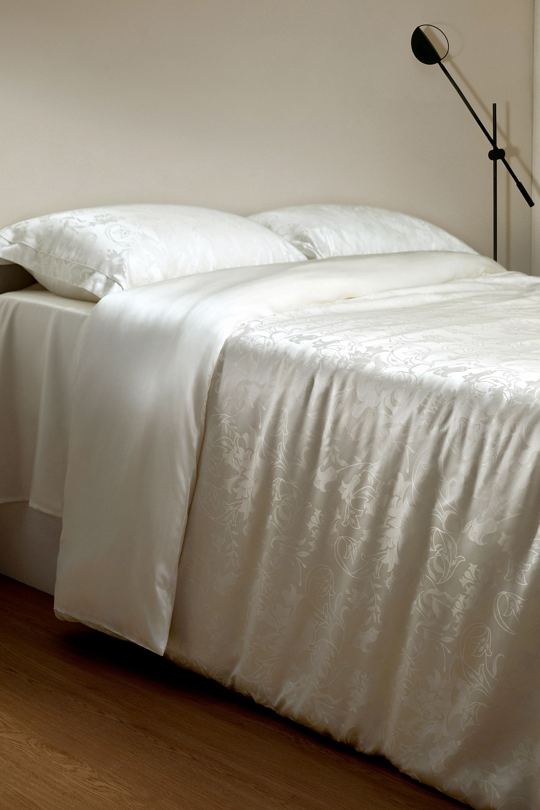 #color_Natural White