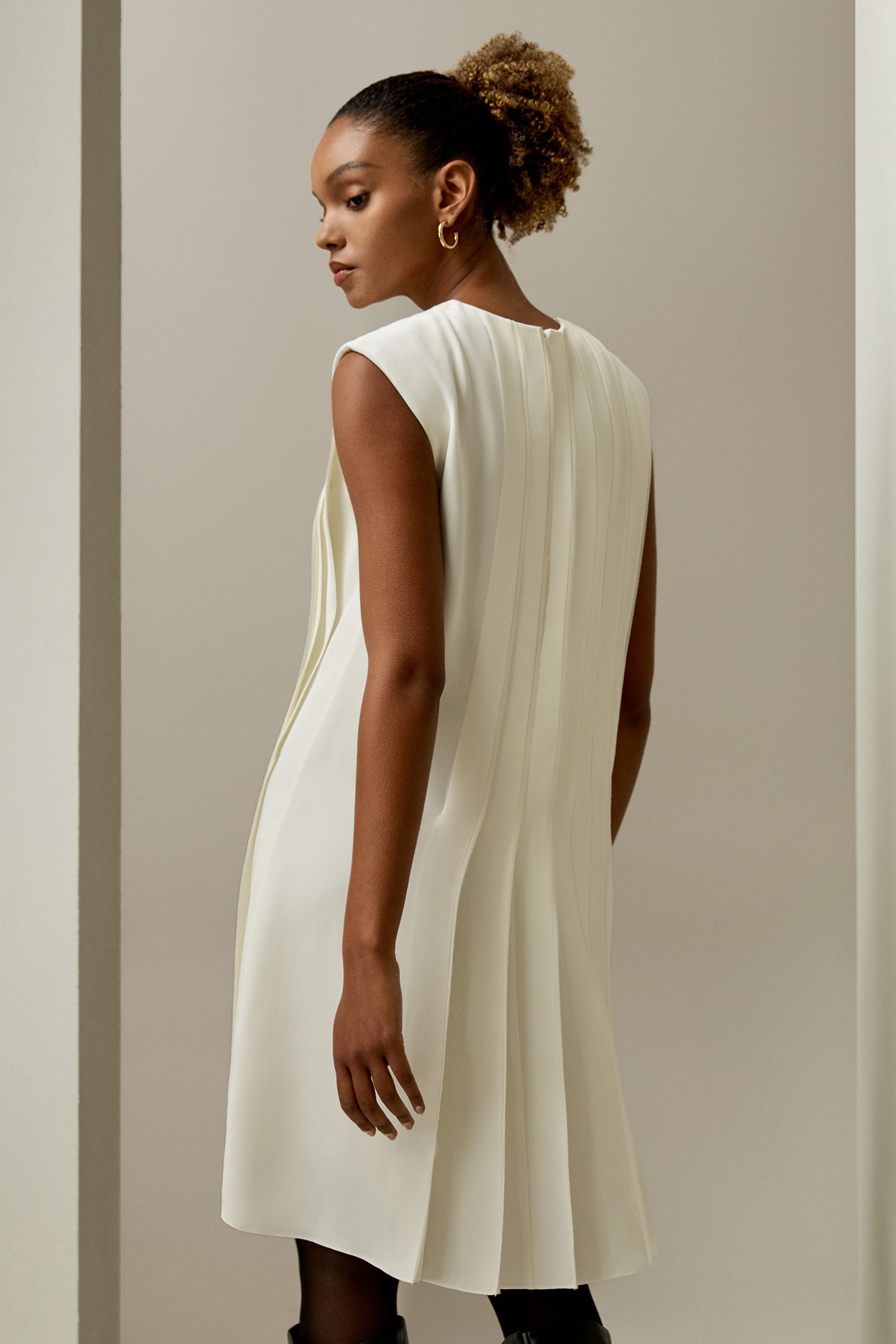 #color_Natural White