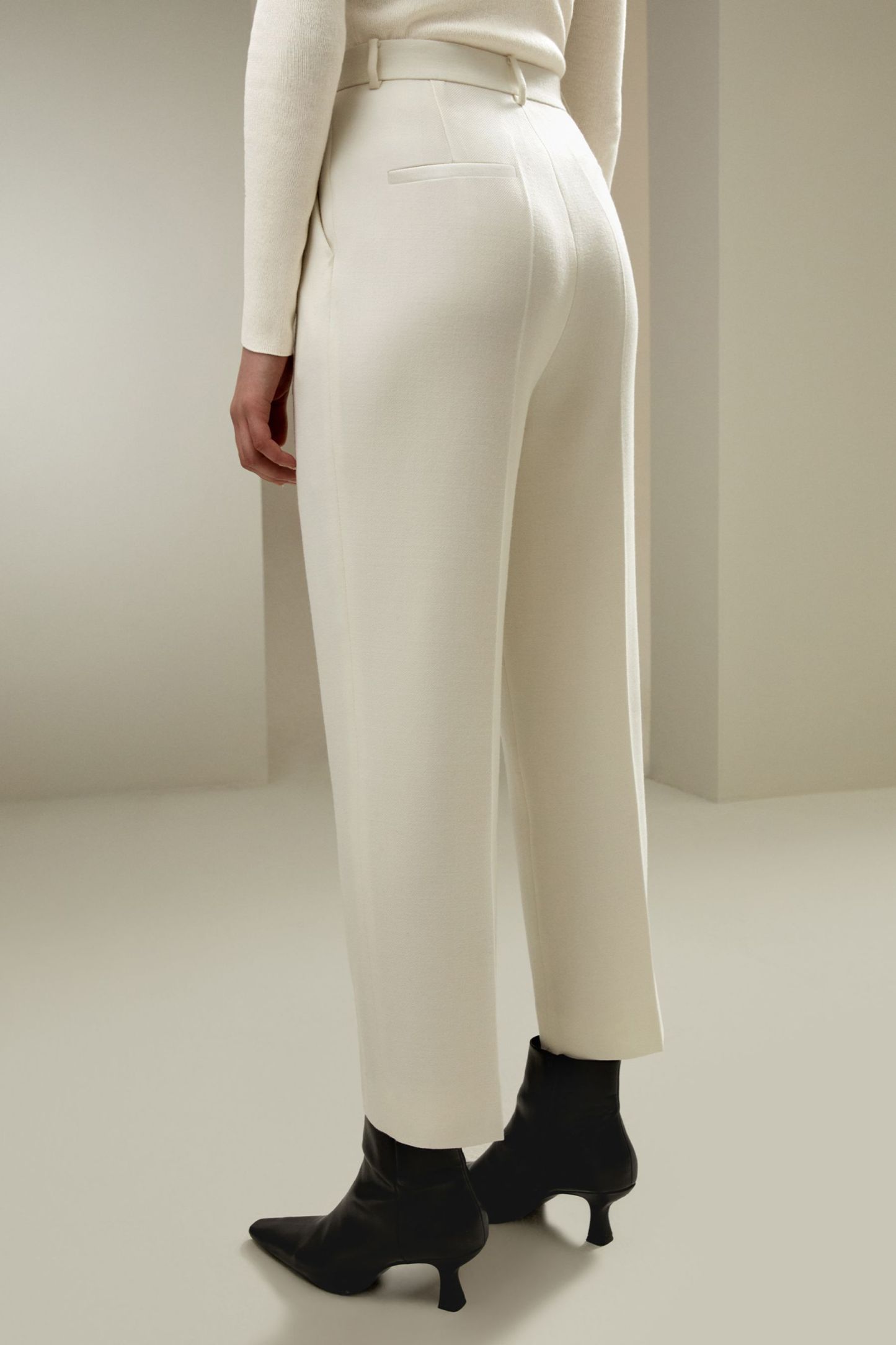 #color_Natural White