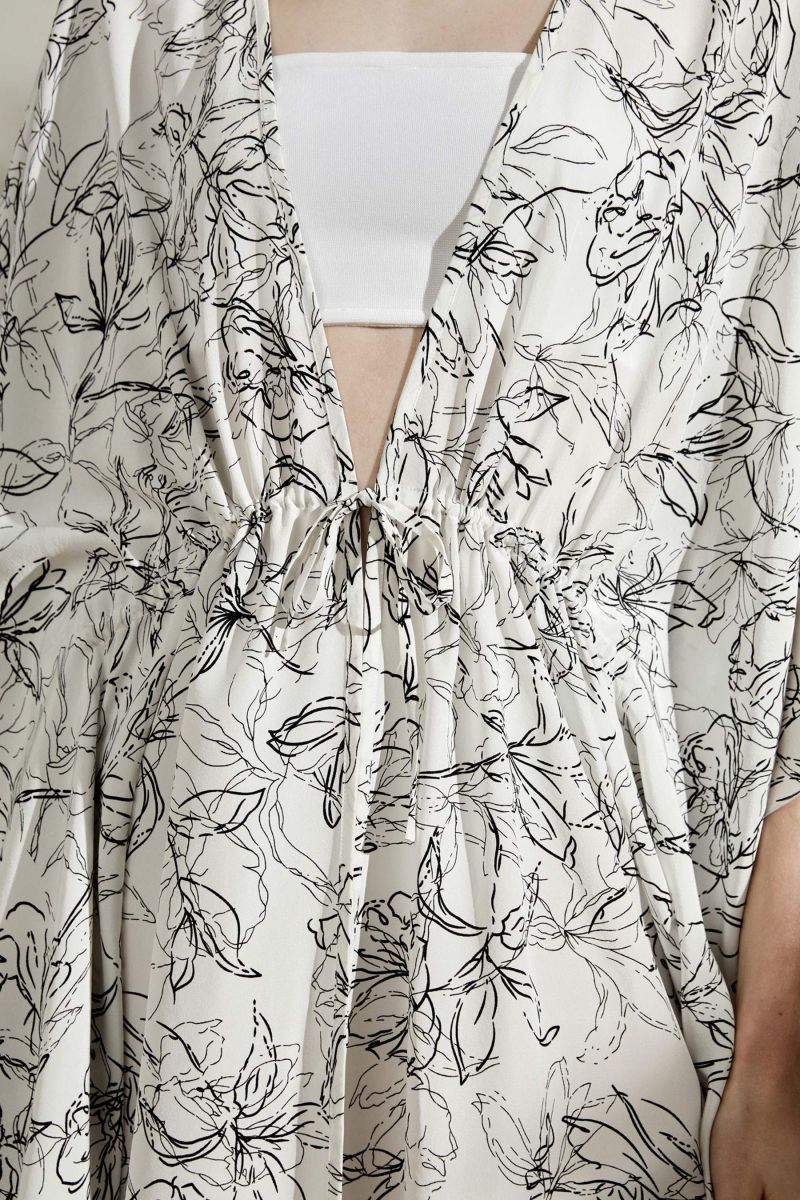 #color_Black-White Floral Pattern