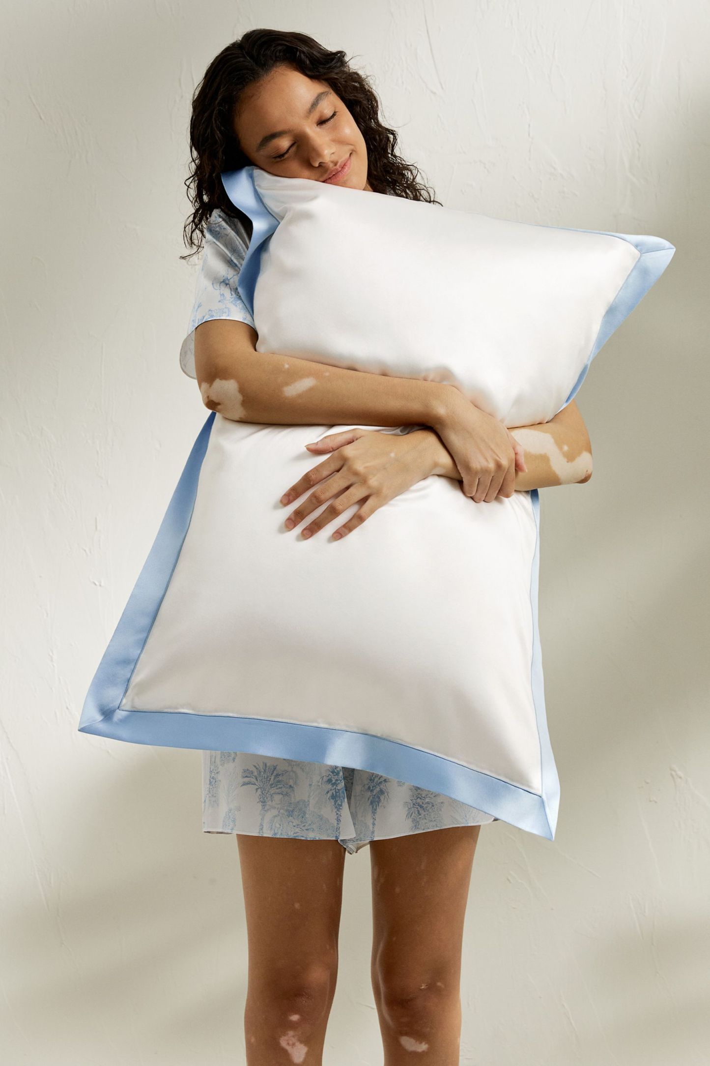 #color_Natural White