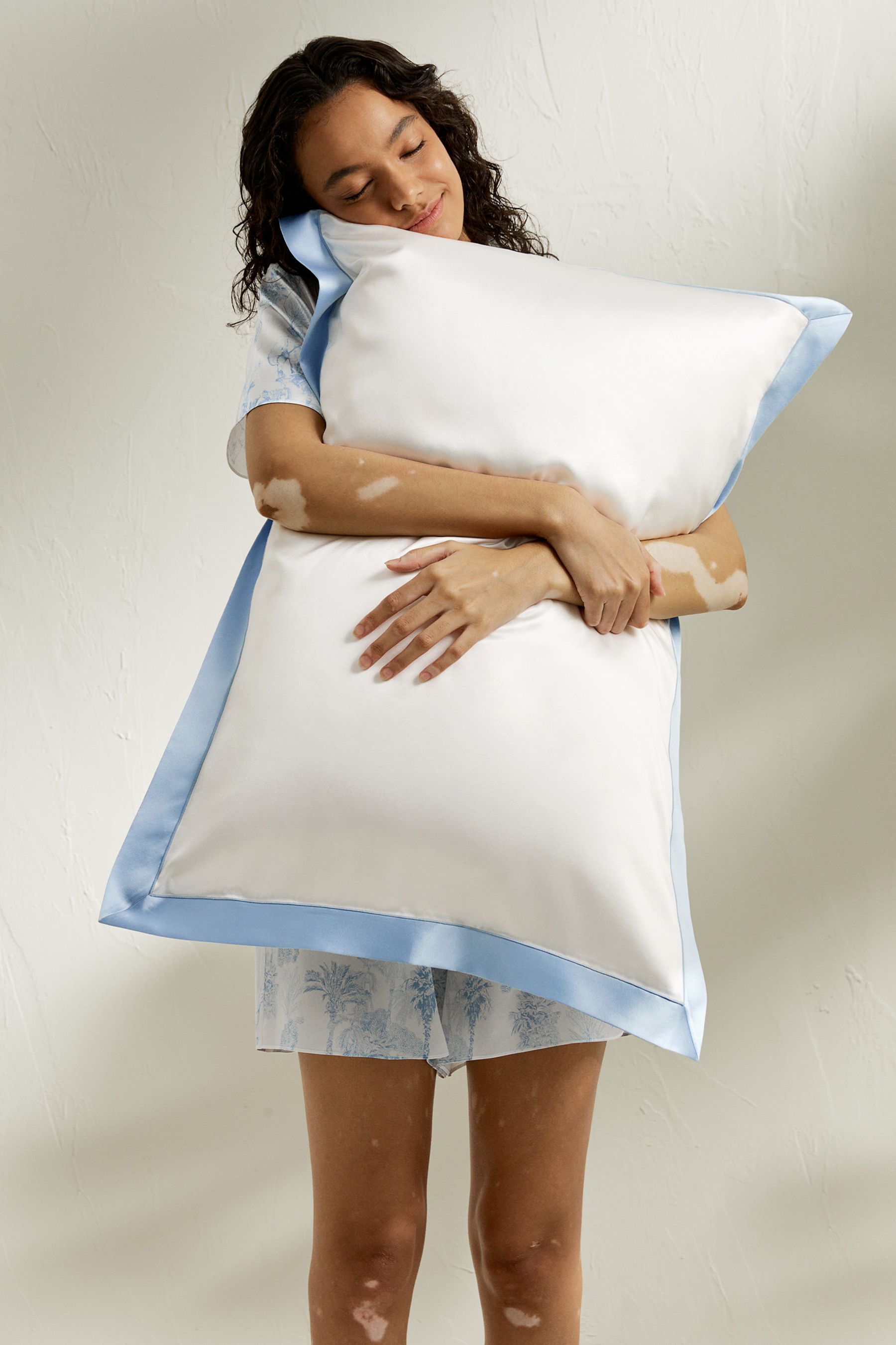 #color_Natural White