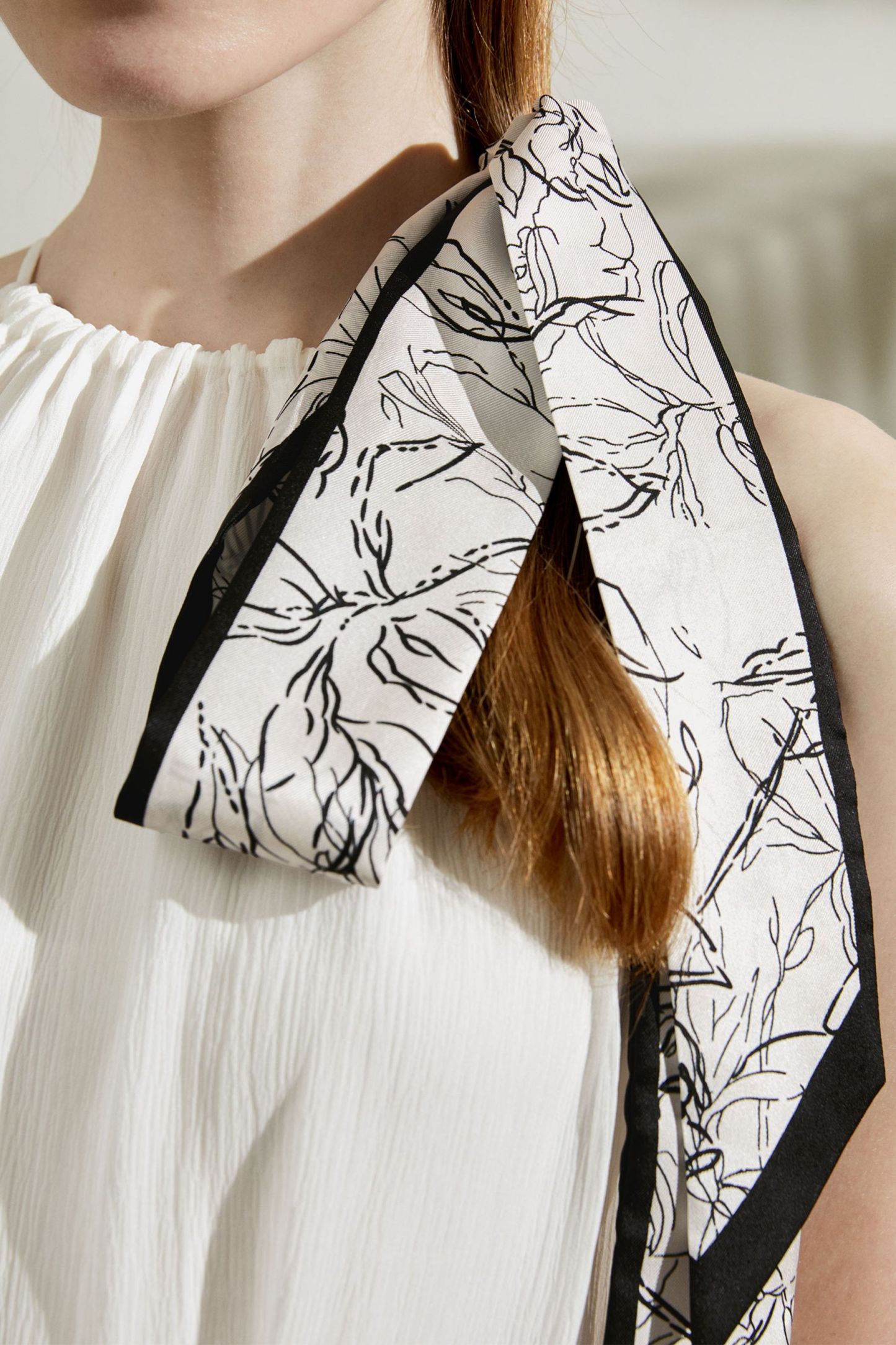 #color_Black-White Floral Pattern